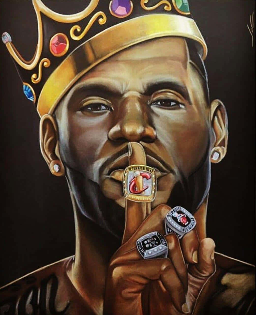 勒布朗詹姆斯戴上王冠，手持冠軍戒指，做出噤聲手勢。 — King Lebron James 壁紙