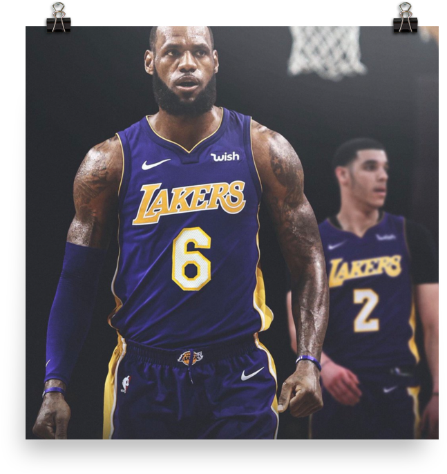 勒布朗詹姆斯在籃球比賽中身穿湖人隊球衣。 — NBA 壁紙