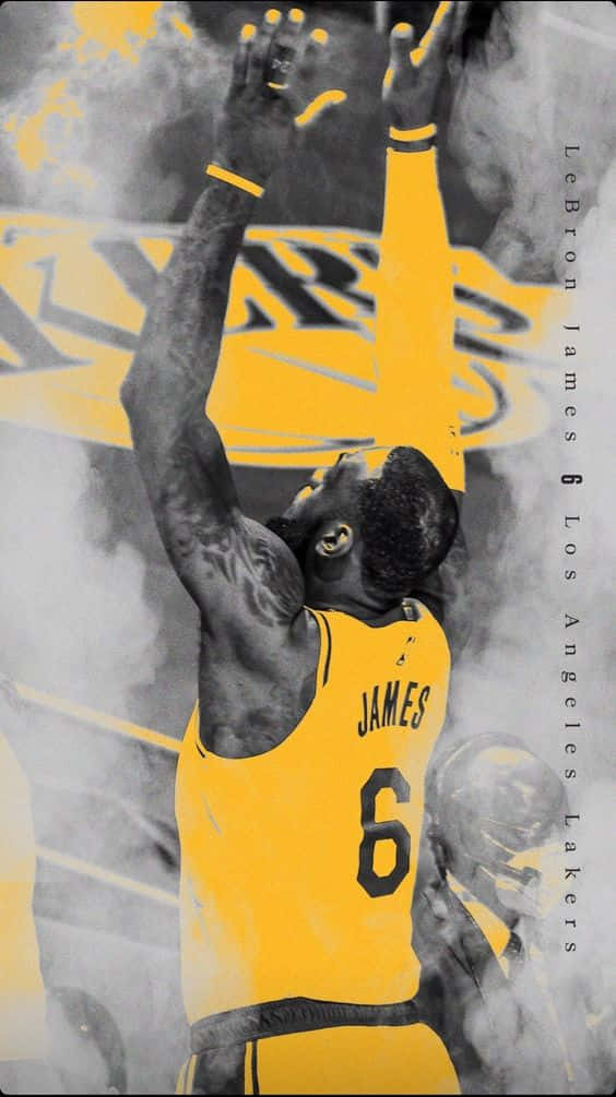 勒布朗·詹姆斯身穿湖人球衣在籃球比賽中向上伸手。 — King Lebron James 壁紙