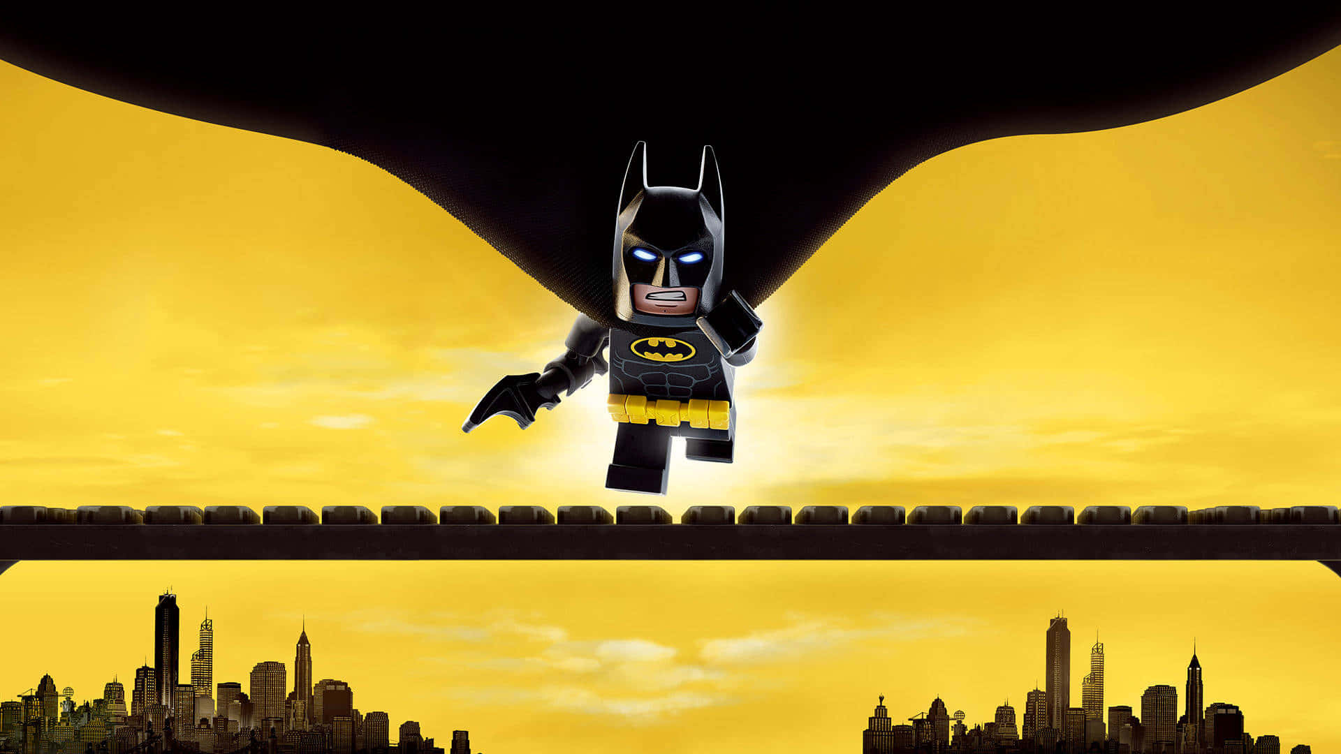 樂高 桌布 壁紙 — LEGO Batman 在日落時分展開披風，翱翔於金黃色的城市天際線之上。