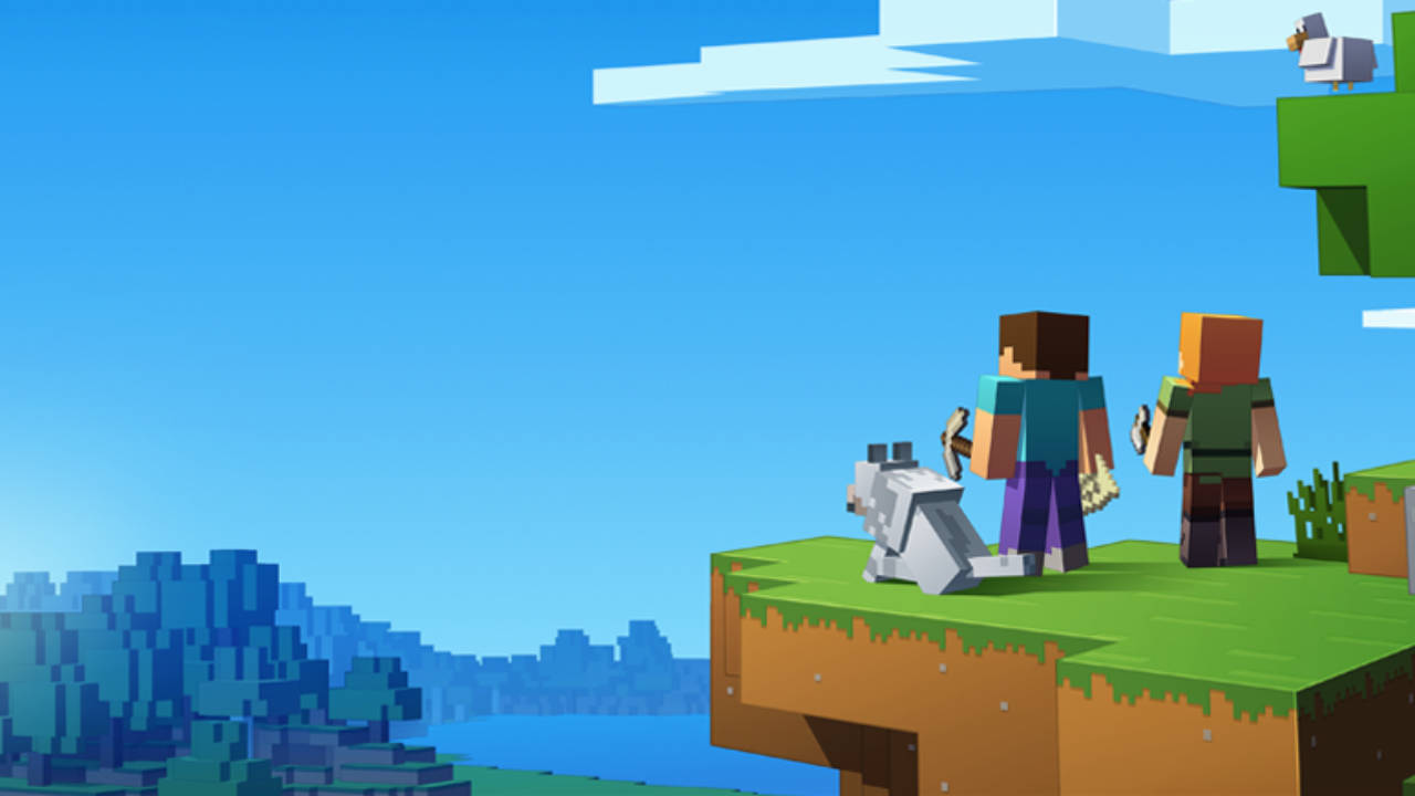 兩個Minecraft角色和一隻羊在懸崖上俯瞰海洋和森林。 — 最佳我的世界 壁紙