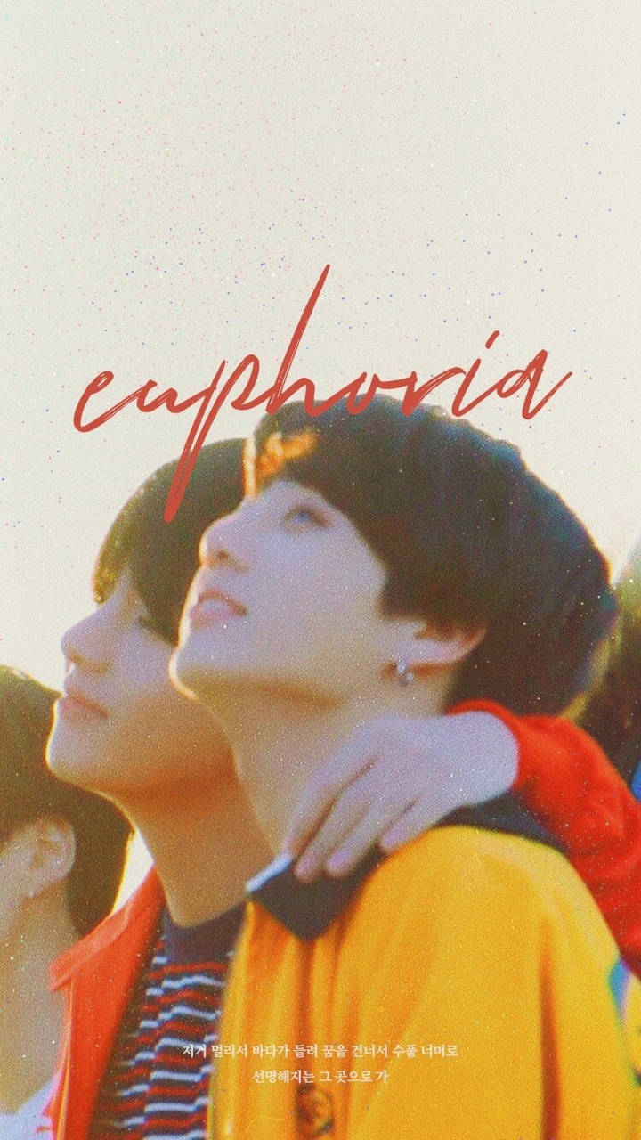 兩個年輕男子在明亮的陽光下向上微笑，帶有「euphoria」文字。 — Jungkook 壁紙