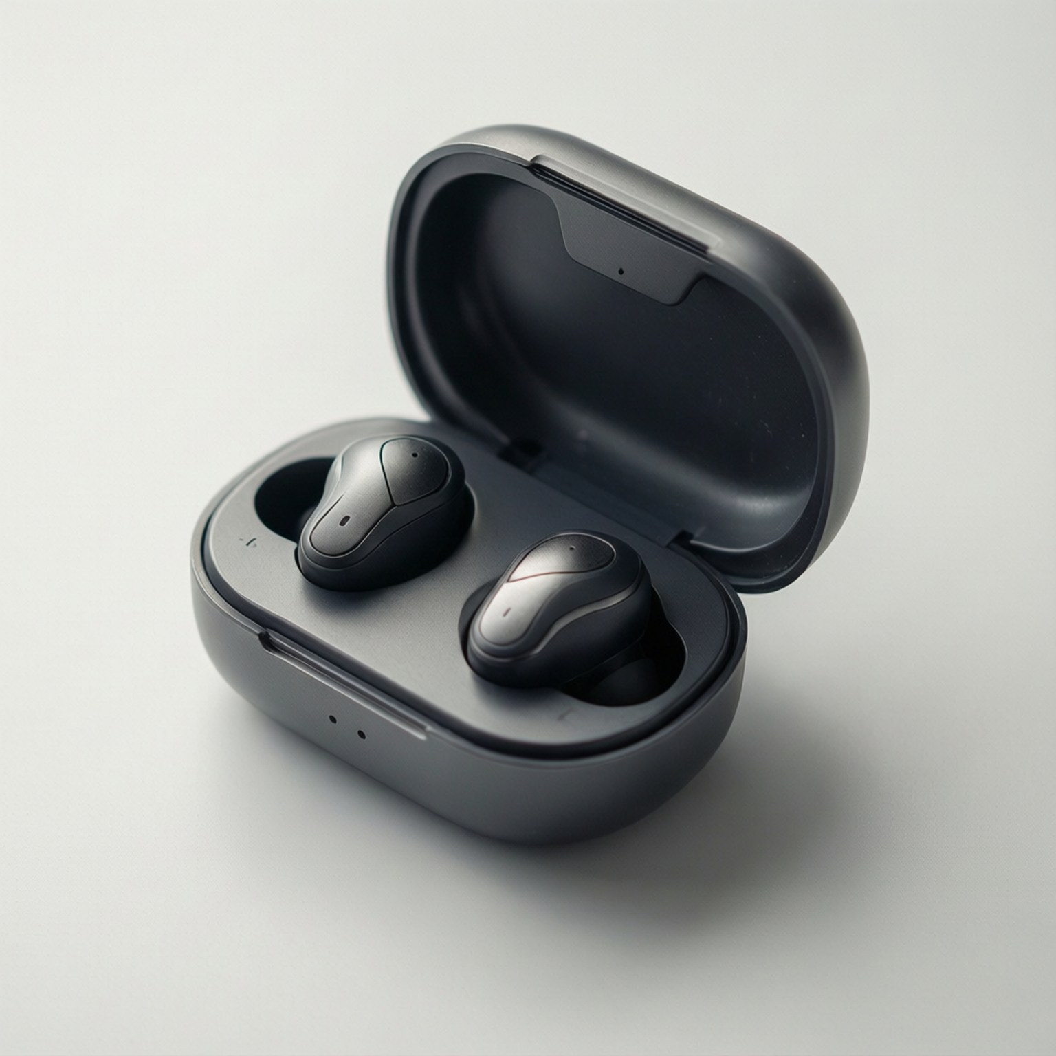 Wireless Earbuds Charging 壁紙 — 兩個時尚黑色無線耳機放在打開的啞光灰色充電盒中，置於白色表面上。