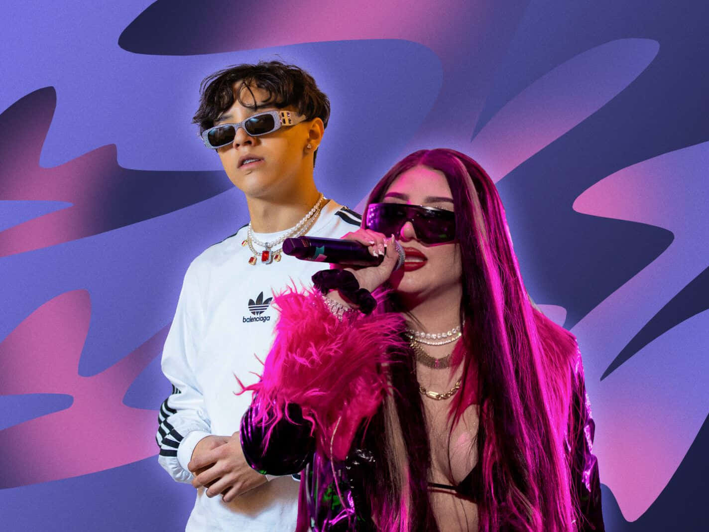 壁紙 — 兩位時尚音樂家在充滿活力的紫粉紅色霓虹燈光下表演，背景有抽象漩渦。