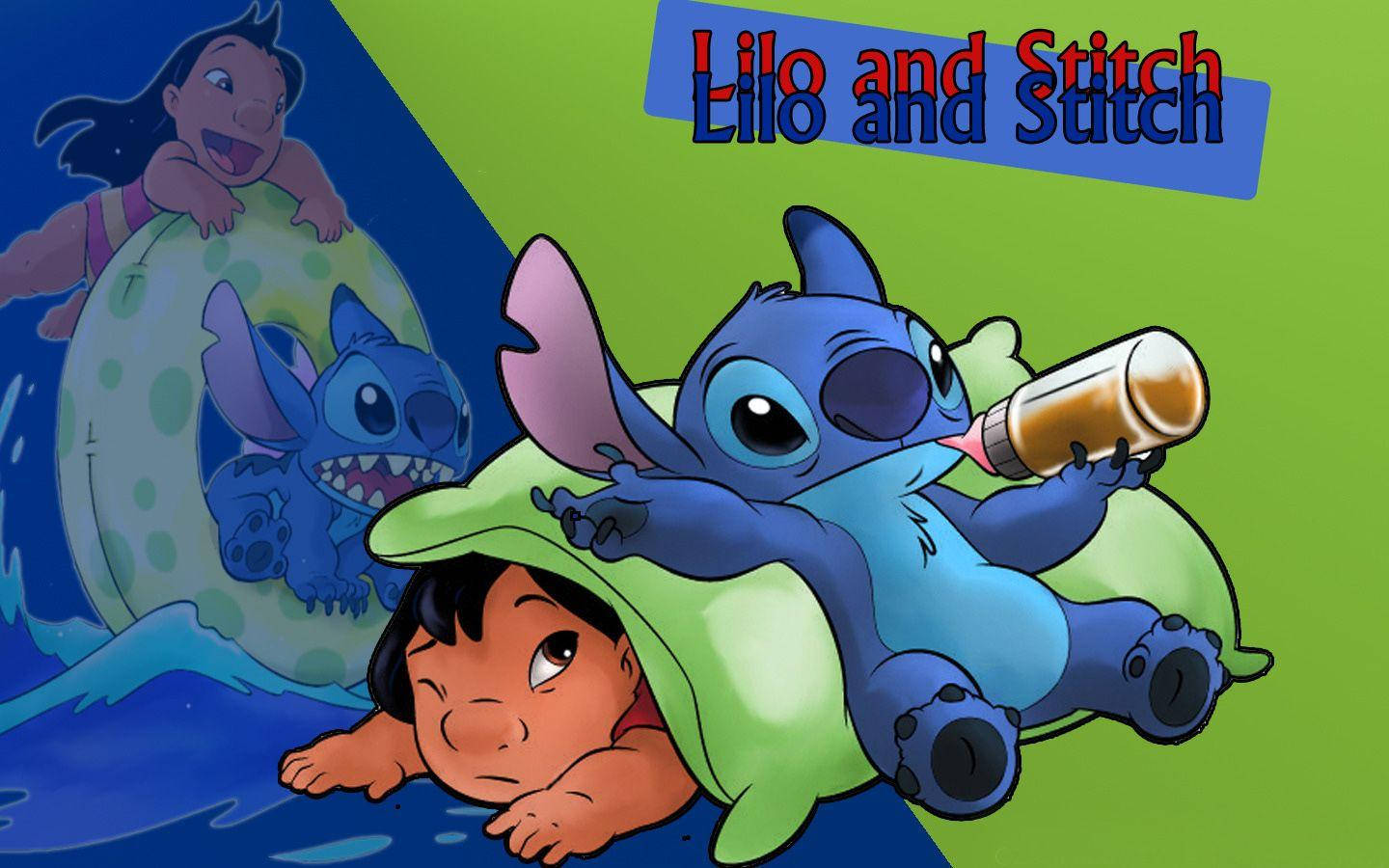 Swimming 桌布 壁紙 — Lilo 和 Stitch 享受愉快的沙灘時光，Stitch 正在用瓶子喝水，而 Lilo 在附近游泳。