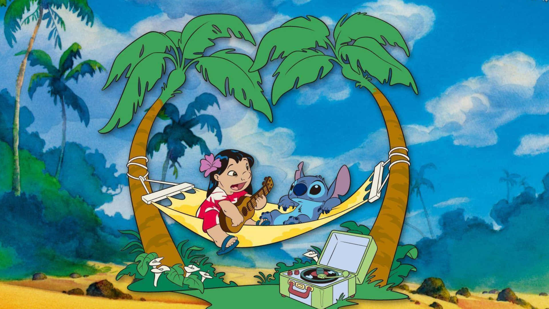 星際寶貝 桌布 壁紙 — Lilo 和 Stitch 在陽光普照的熱帶海灘上，在棕櫚樹之間的吊床上放鬆，旁邊有一個手提音響。