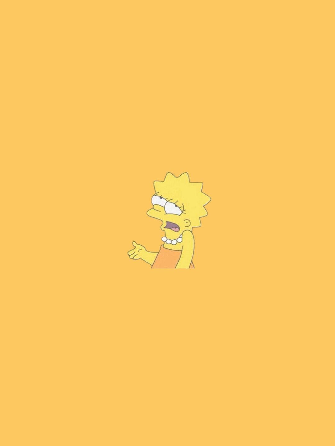 Lisa Simpson 卡通角色，戴珍珠項鍊，背景為黃色。