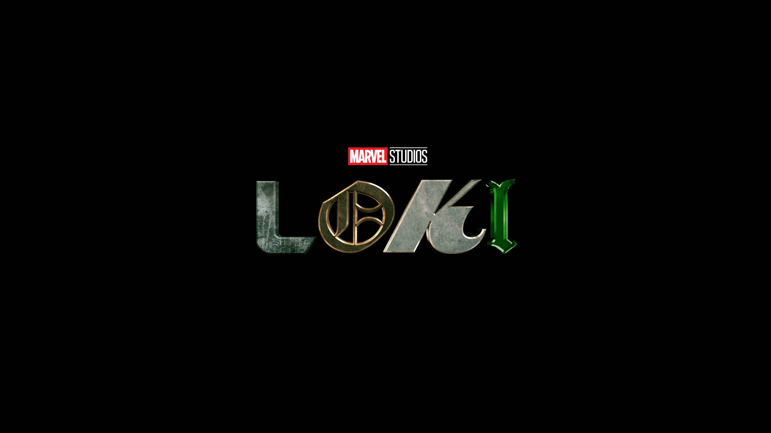 洛基 桌布 壁紙 — Loki 標題標誌以金屬綠色和金色呈現，Marvel Studios 標誌居中於黑色背景上。