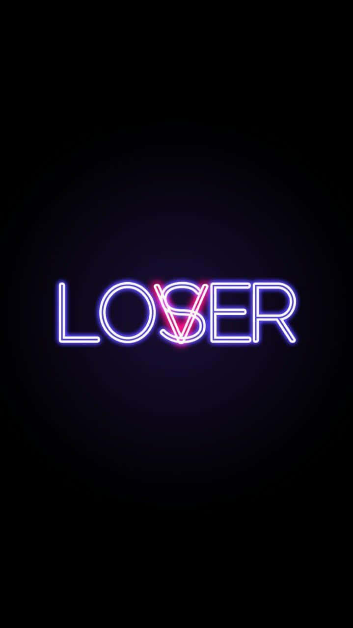 lover 桌布 壁紙 — 「LOSER」一詞在深黑色背景上發出充滿活力的霓虹紫色和粉紅色光芒。