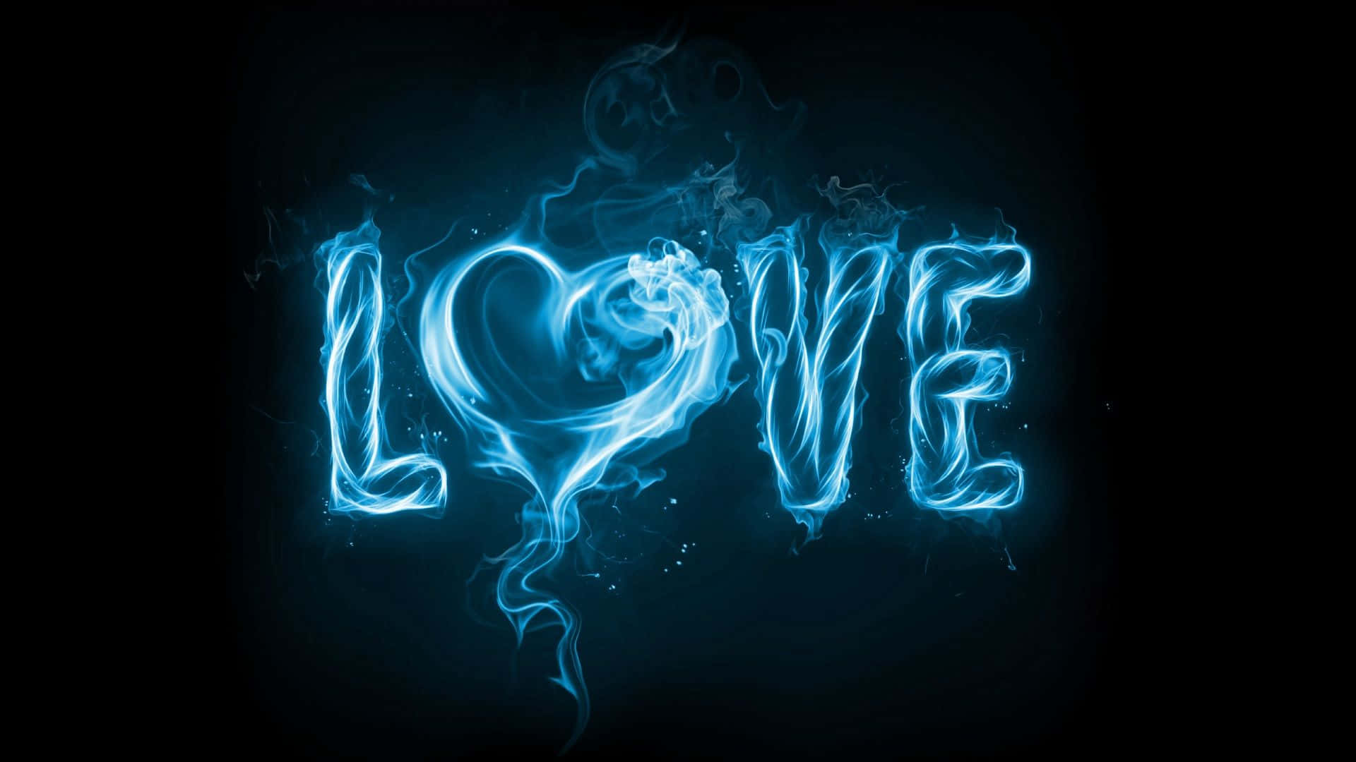 愛心 桌布 壁紙 — 「LOVE」一詞在黑暗背景中以電光藍煙霧發光，並以心形取代字母O。