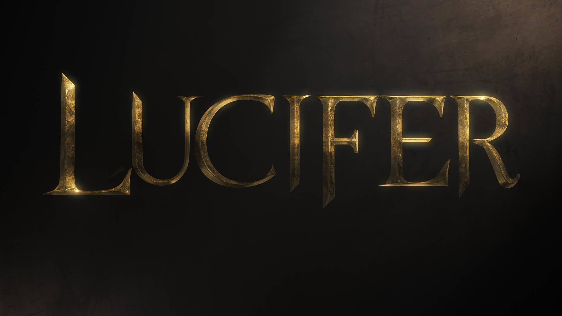 路西法 桌布 壁紙 — 「LUCIFER」一詞在深色紋理背景上以華麗的金色字母發光，帶有戲劇性的燈光效果。