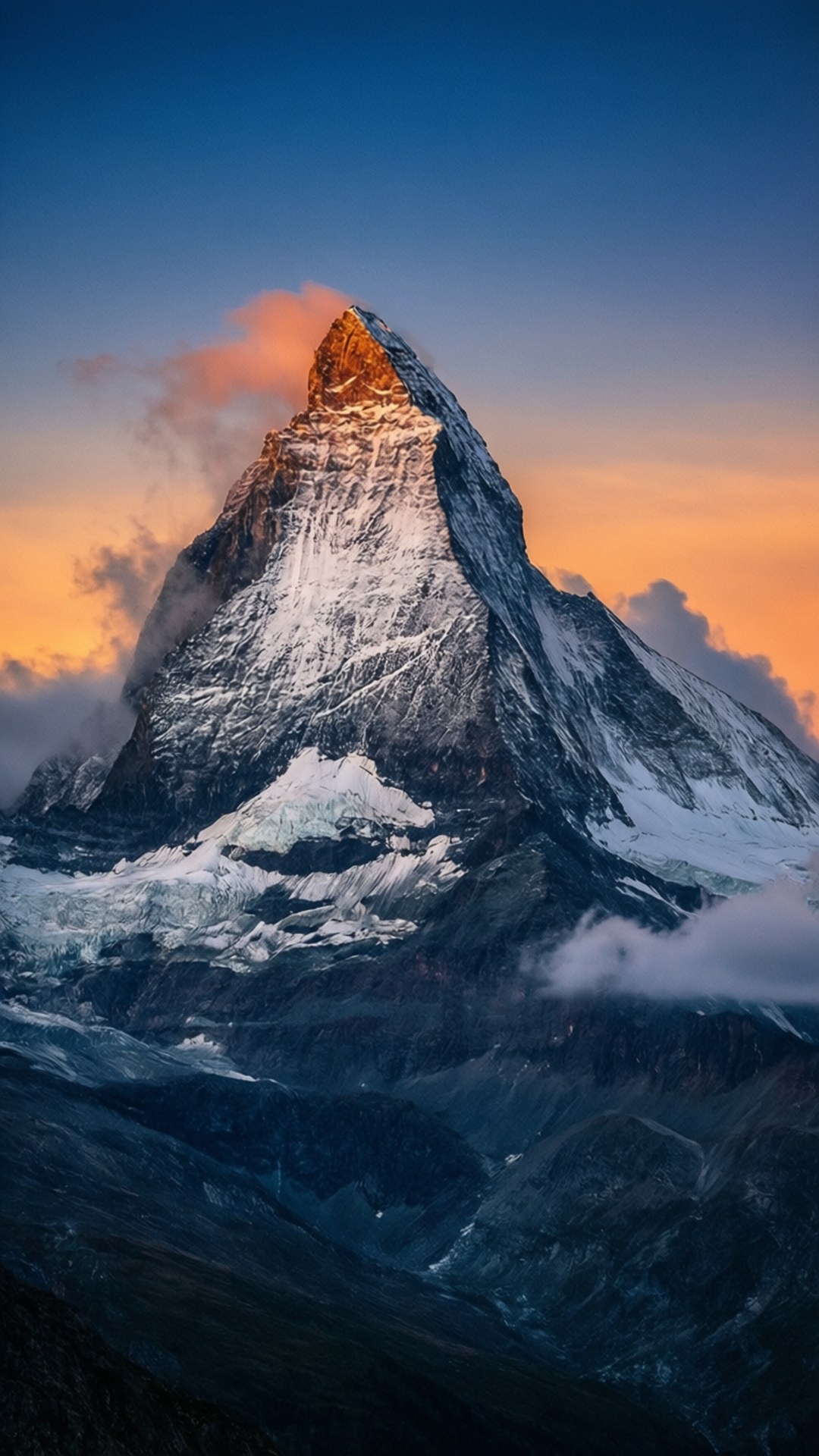 True Strength Mountain 壁紙 — 馬特洪峰的山頂在日出時閃耀著金色光芒，雲朵在其積雪的山脊下方飄移。