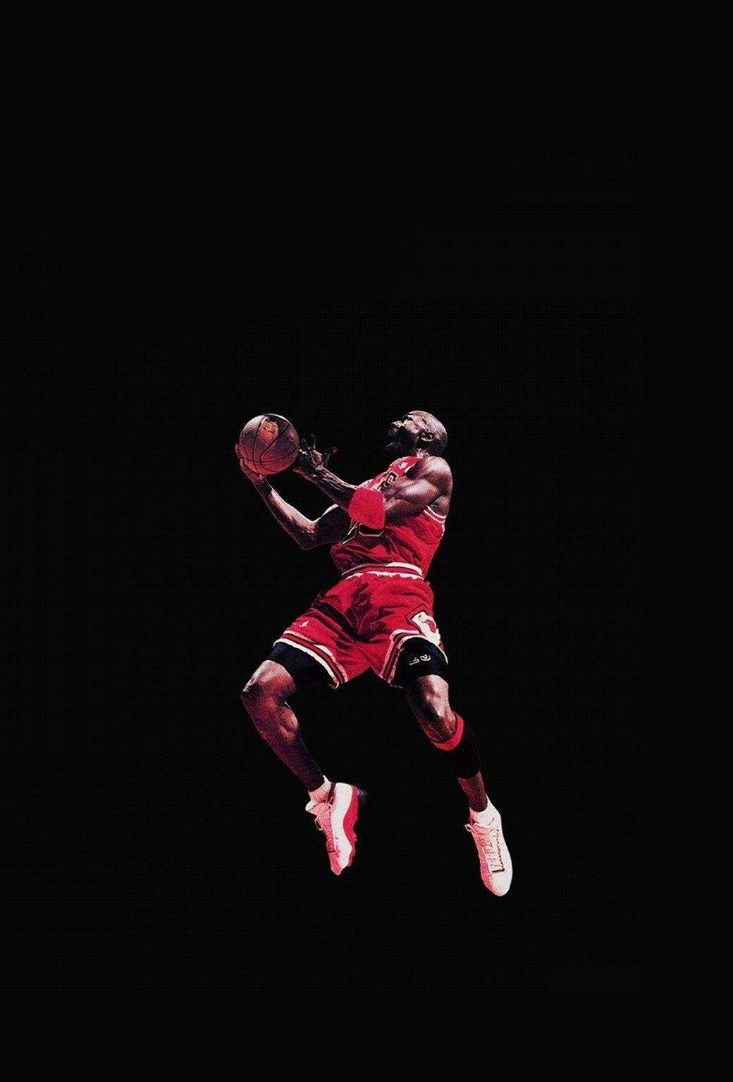 麥可喬丹在半空中對黑色背景灌籃。 — Jordan Logo 壁紙