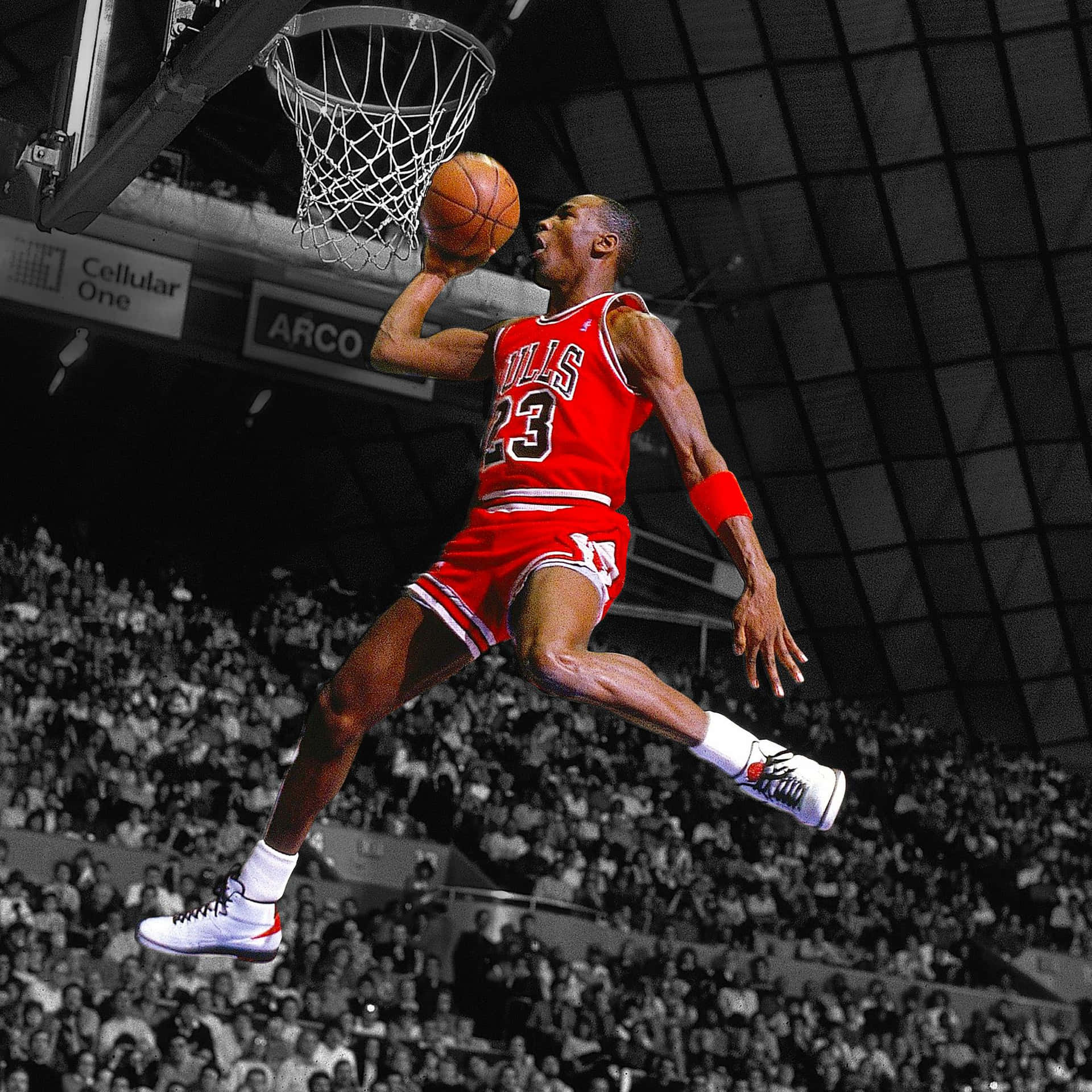麥可喬丹身穿紅色公牛球衣空中灌籃。 — Jordan Logo 壁紙