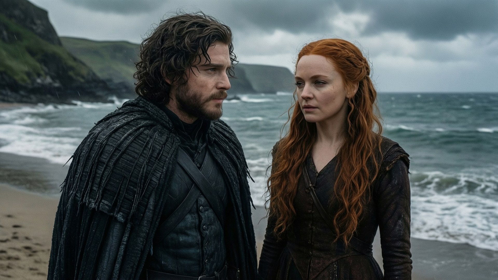 Jon and Daenerys at Dragonstone 壁紙 — 一男一女身穿深色中世紀服裝，在風暴海灘上面對面站立，身後是波濤洶湧的大海和懸崖。