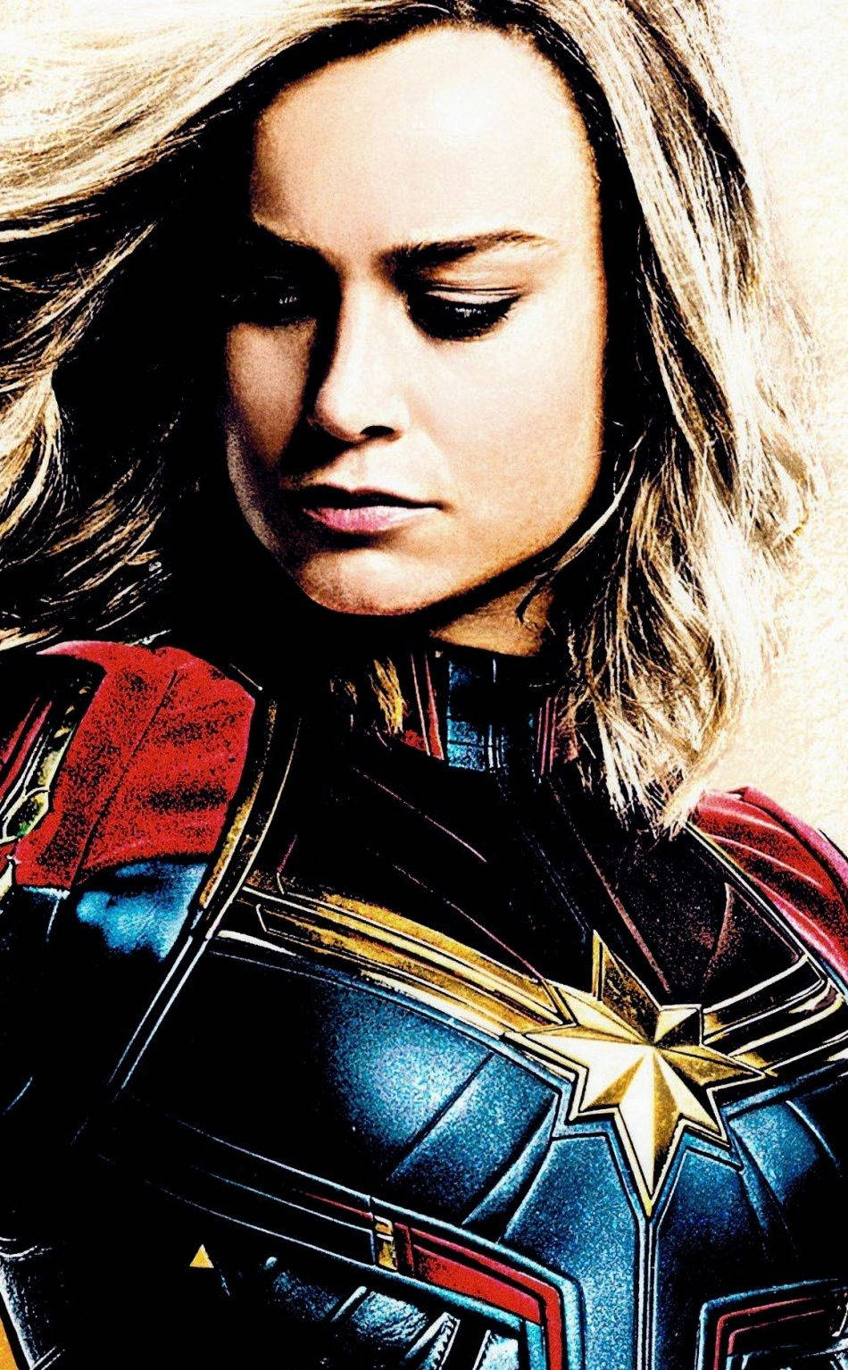 漫威 桌布 壁紙 — Marvel 隊長身穿標誌性的藍、紅、金色戰衣，神情堅定，金色長髮飄逸。