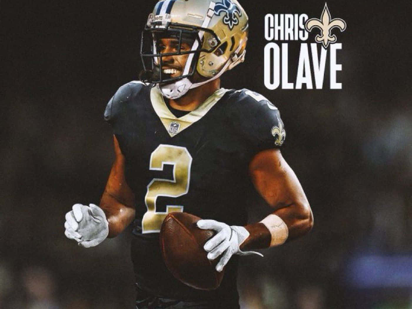  壁紙 — 美式足球員 Chris Olave 身穿紐奧良聖徒隊裝備，在球場燈光下帶球奔跑。