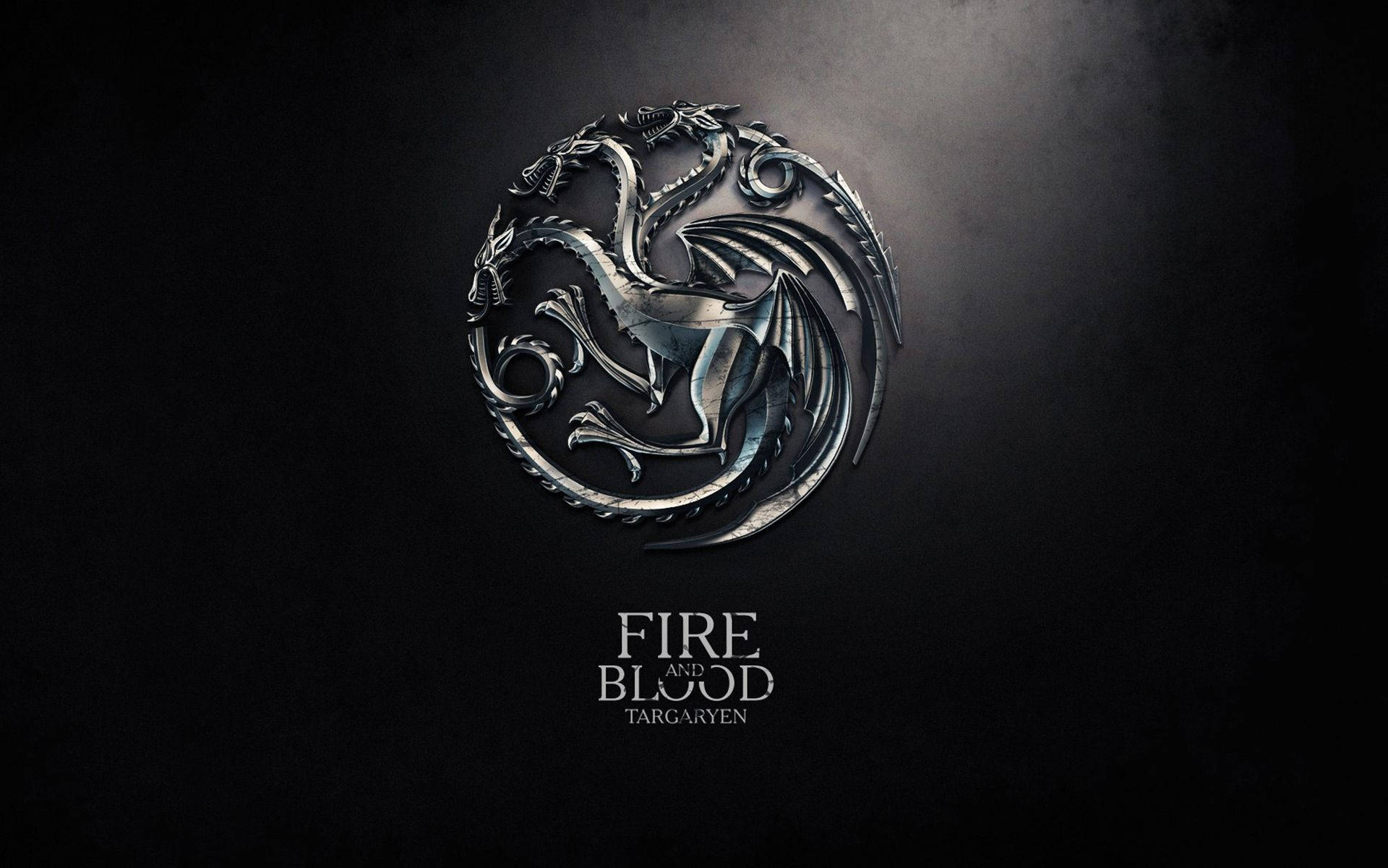 三頭龍標誌，帶有「Fire and Blood Targaryen」文字，深色背景。 — 冰與火之歌 壁紙