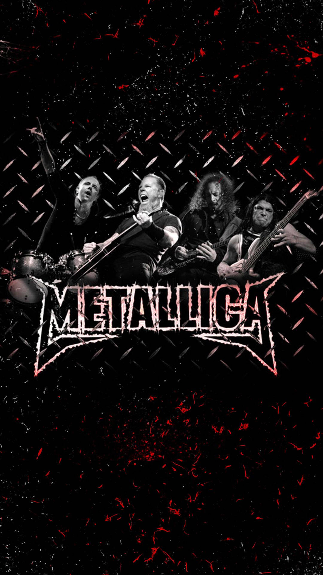 金屬製品樂團 桌布 壁紙 — Metallica 樂團成員在黑色鑽石紋背景上帶有紅色潑濺效果，激烈演出。
