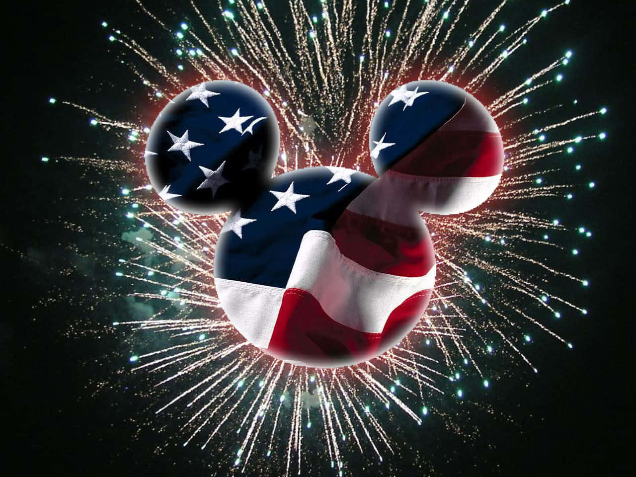  壁紙 — 米奇老鼠頭部剪影充滿美國國旗圖案，在漆黑的夜空中綻放煙火。