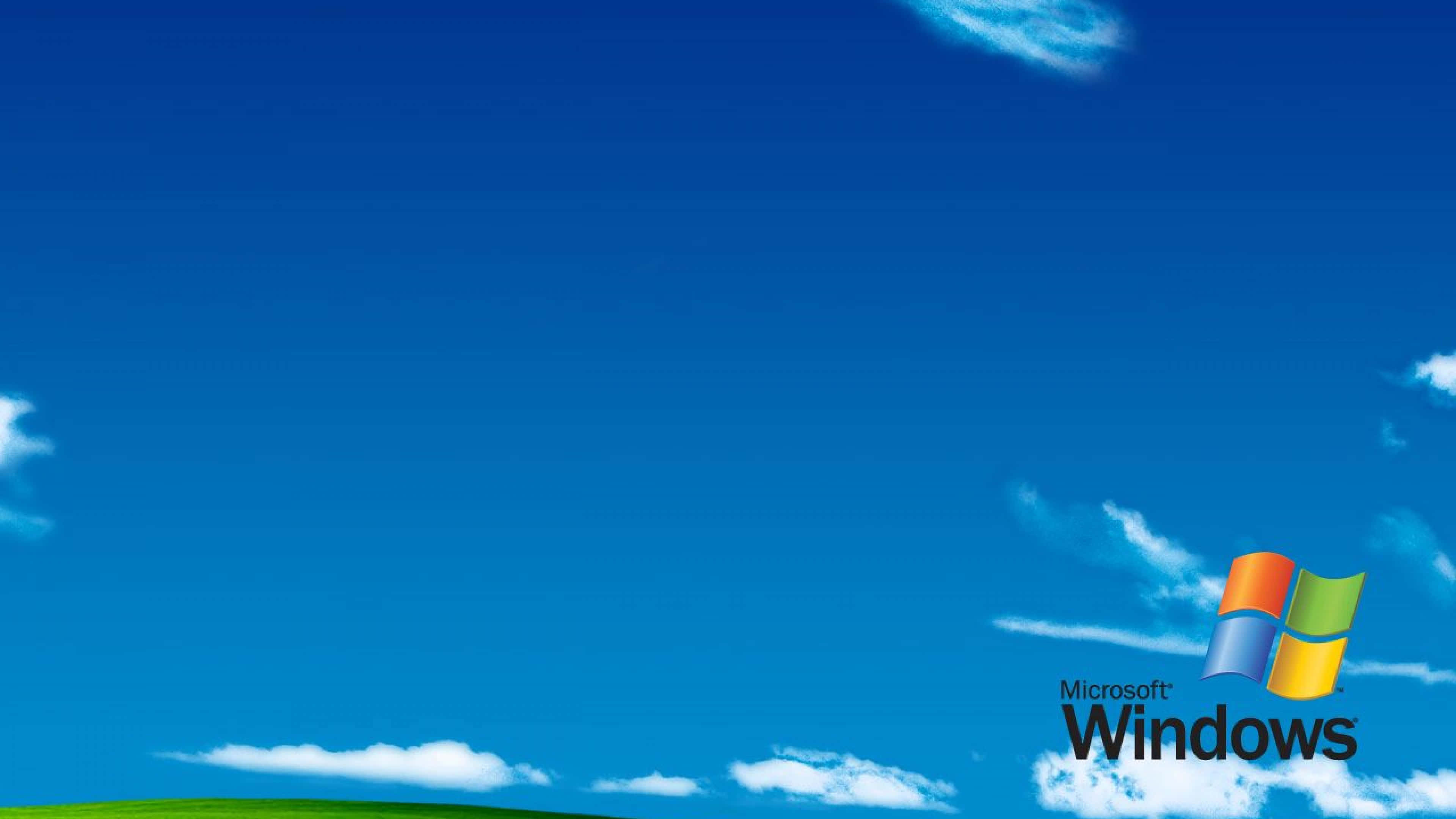 Windows Xp Logo 桌布 壁紙 — Microsoft Windows 標誌下，充滿活力的藍天、蓬鬆的白雲和綠色山丘。