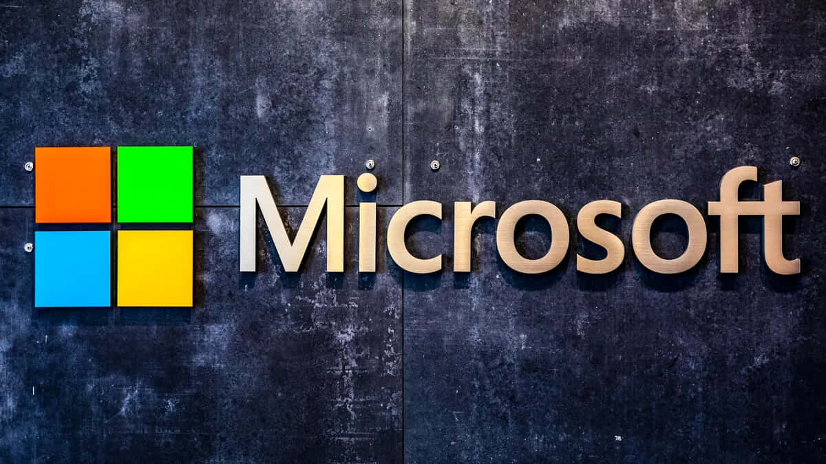 深色紋理牆上的 Microsoft 標誌牌 — Microsoft 壁紙