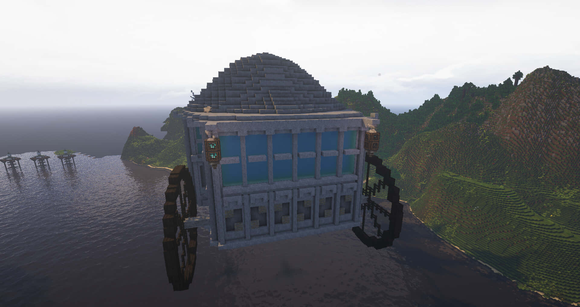 The Hogwarts Carriage 桌布 壁紙 — Minecraft 中，一座帶有金字塔屋頂的方塊浮空豪宅漂浮在綠色梯田山丘附近的海洋上空。