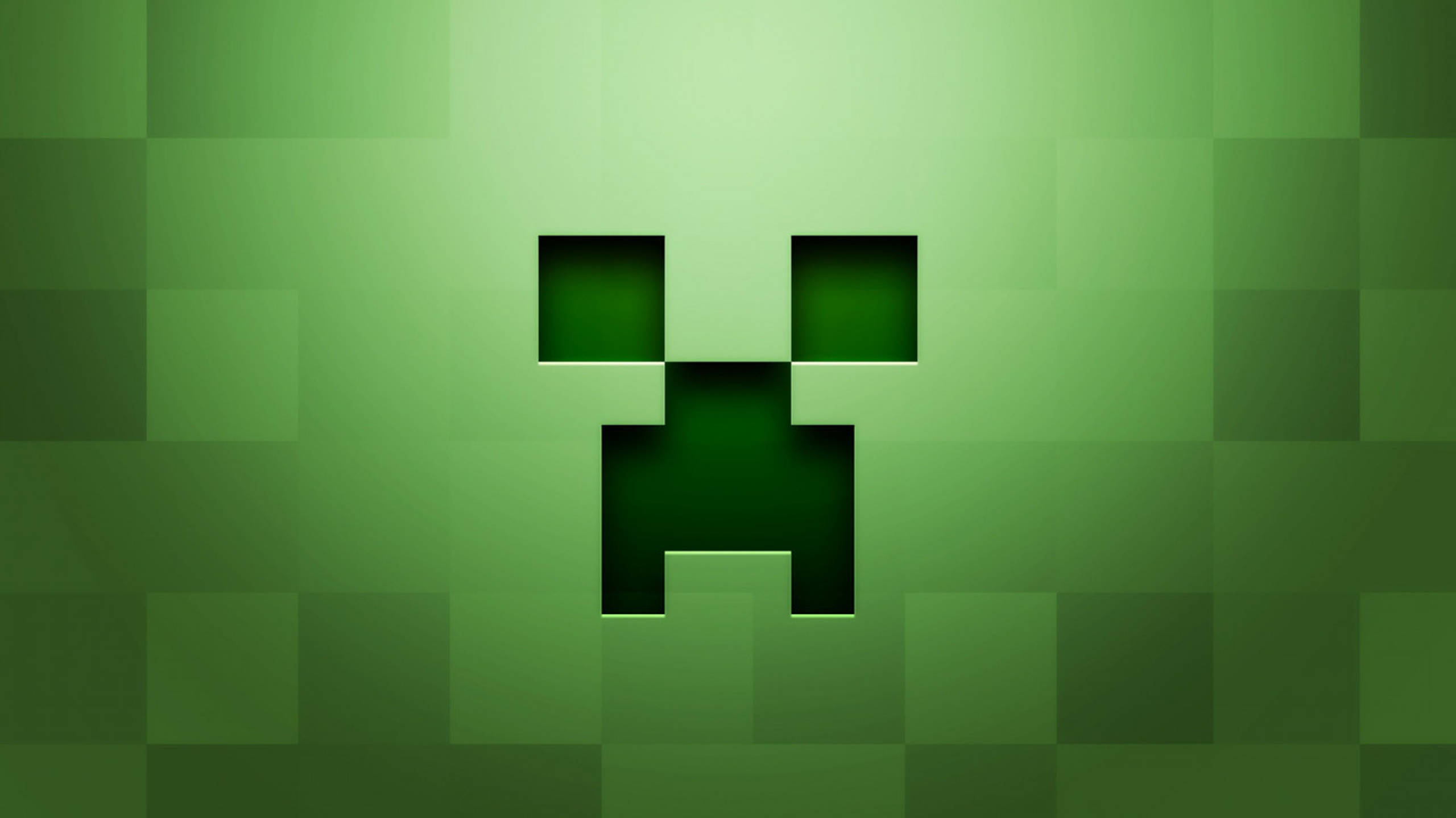 我的世界苦力怕 桌布 壁紙 — Minecraft 中一個像素化的綠色爬行者面孔在漸變綠色方塊背景上脫穎而出。