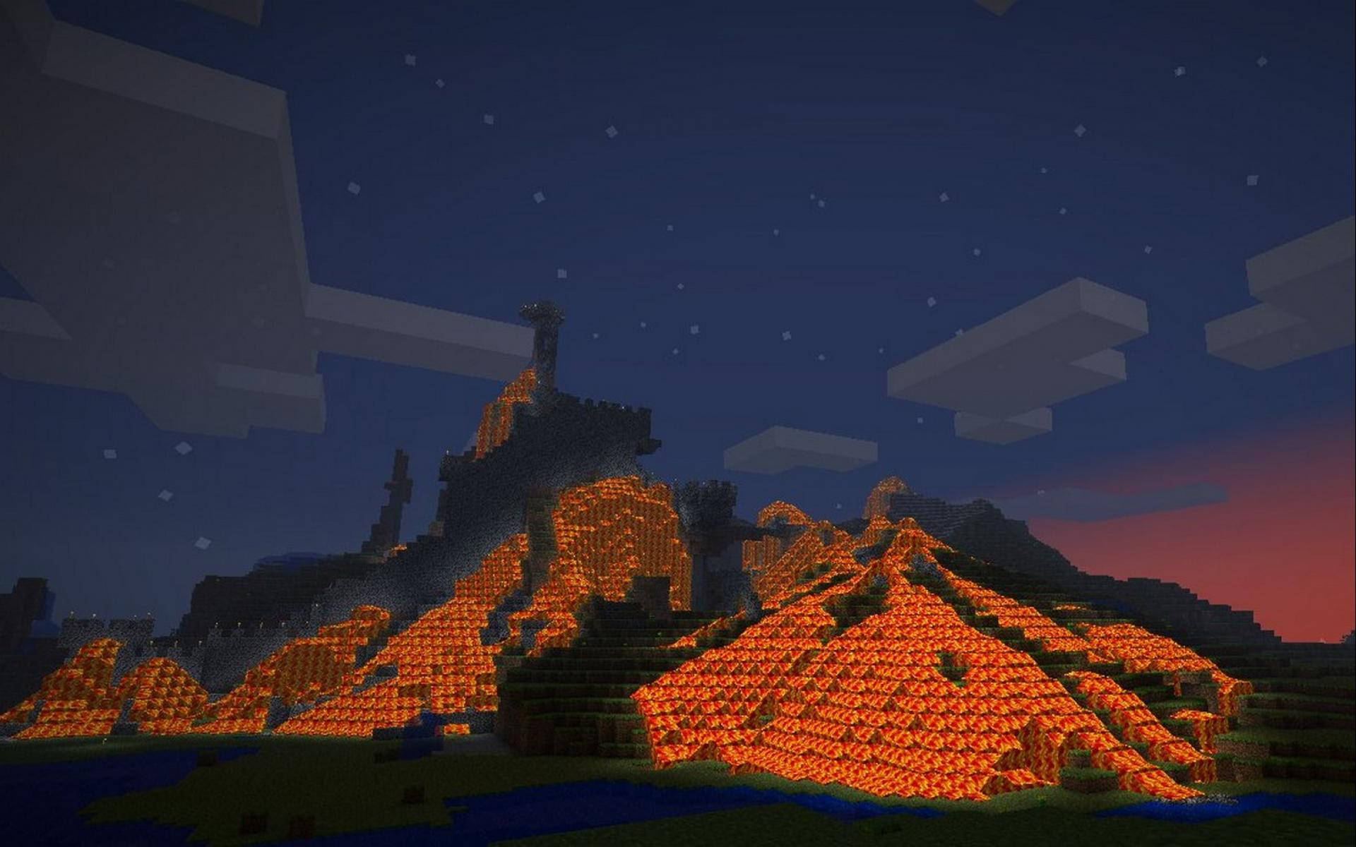 Mountain Landscape 桌布 壁紙 — Minecraft 山脈在繁星點點的暮色天空下，伴隨著方塊狀的雲朵，散發出熾熱的熔岩光芒。