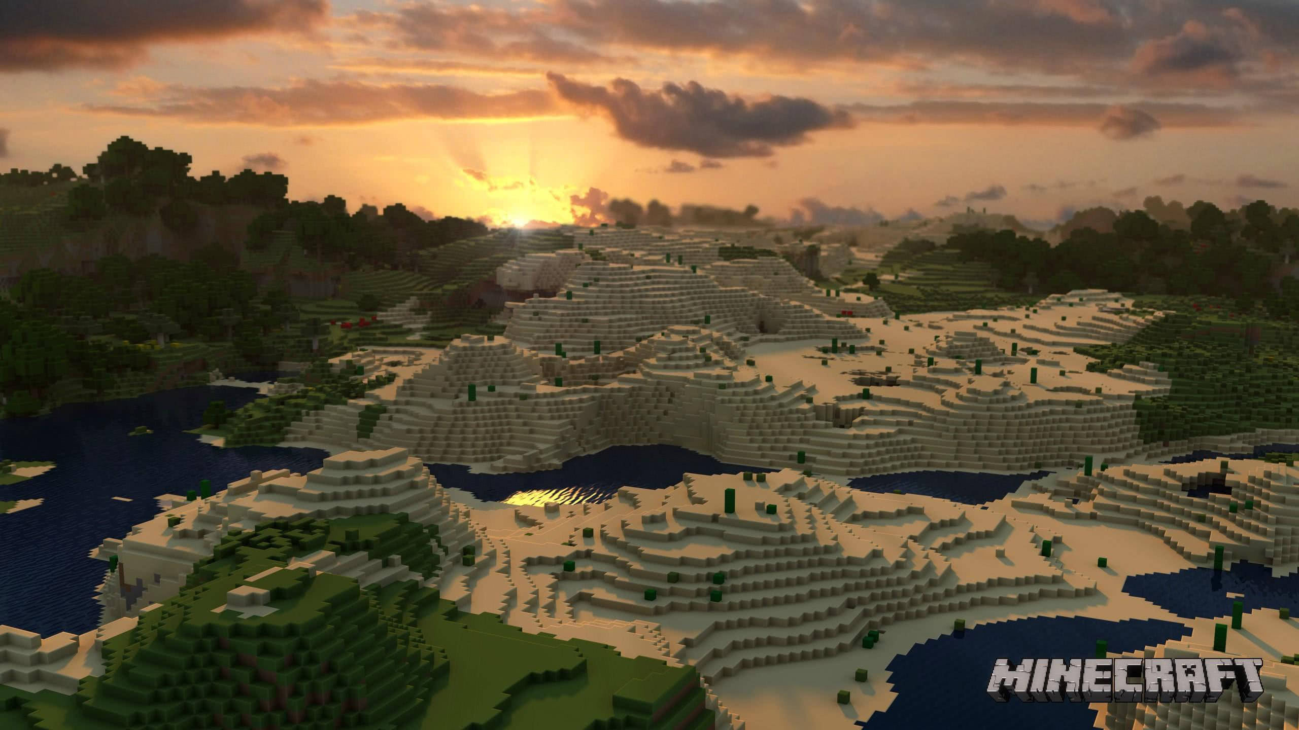 日落 桌布 壁紙 — Minecraft 日落景觀，有方塊狀的山脈、河流和森林，在溫暖的橙色天空下。