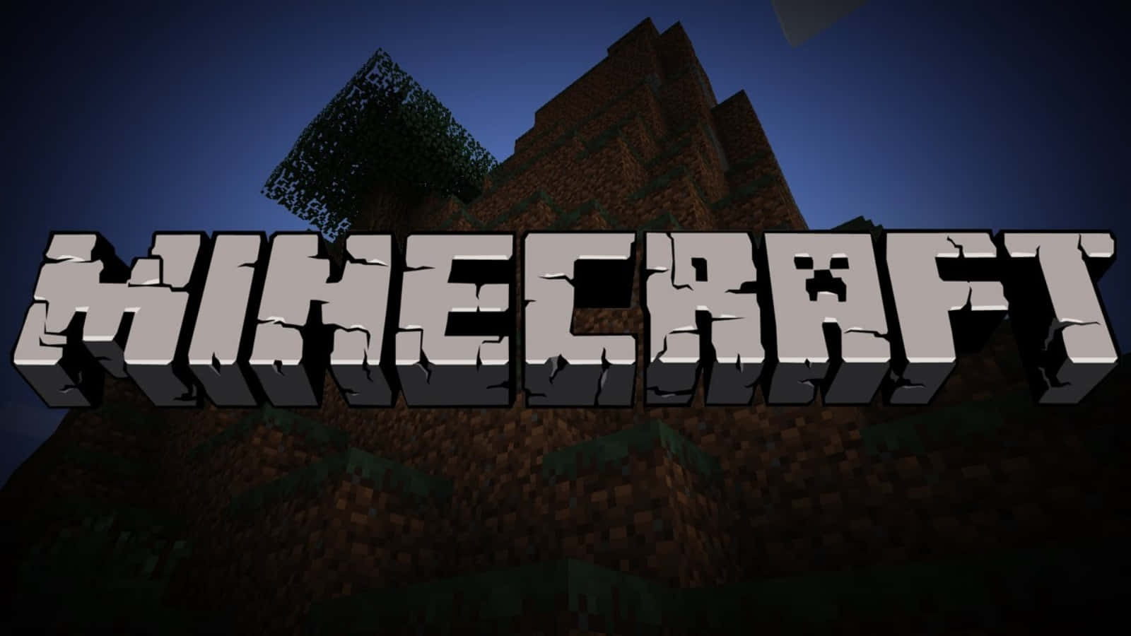 遊戲 桌布 壁紙 — Minecraft 標誌以方塊狀 3D 字母形式，矗立在暮色中的像素化山脈前。
