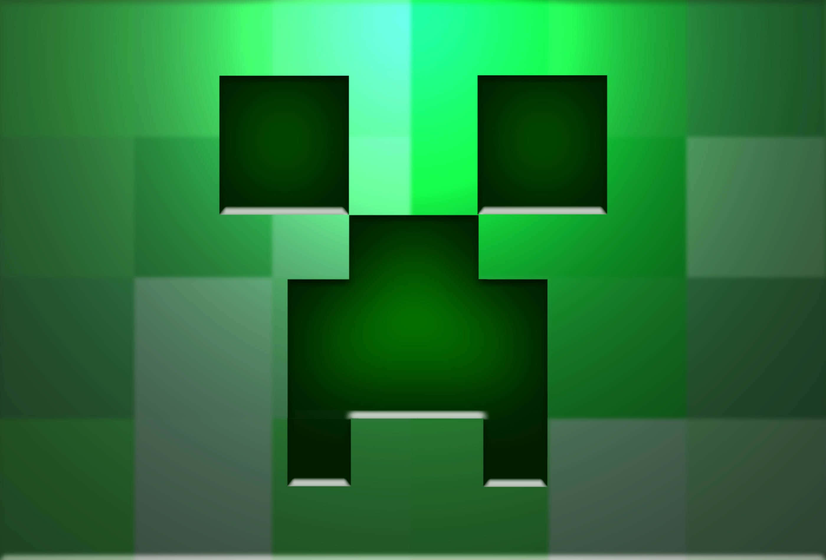 Creeper Face 桌布 壁紙 — Minecraft 的像素化綠色爬行者臉在綠色漸變背景上發光。