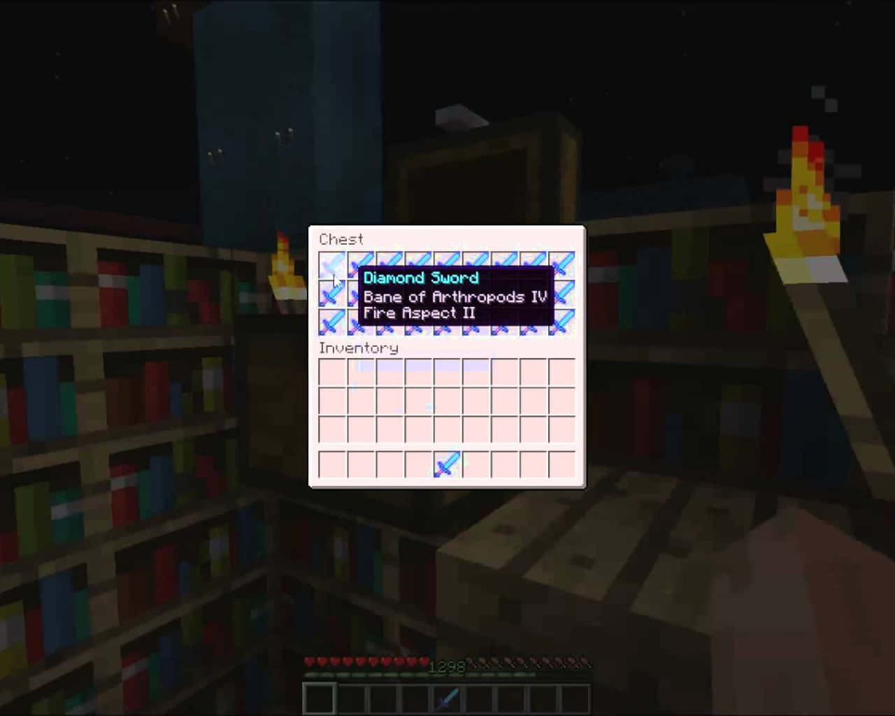 Minecraft Phone 桌布 壁紙 — Minecraft玩家在夜晚昏暗的圖書館中查看一個裝有帶火焰附加附魔的鑽石劍的儲物箱。