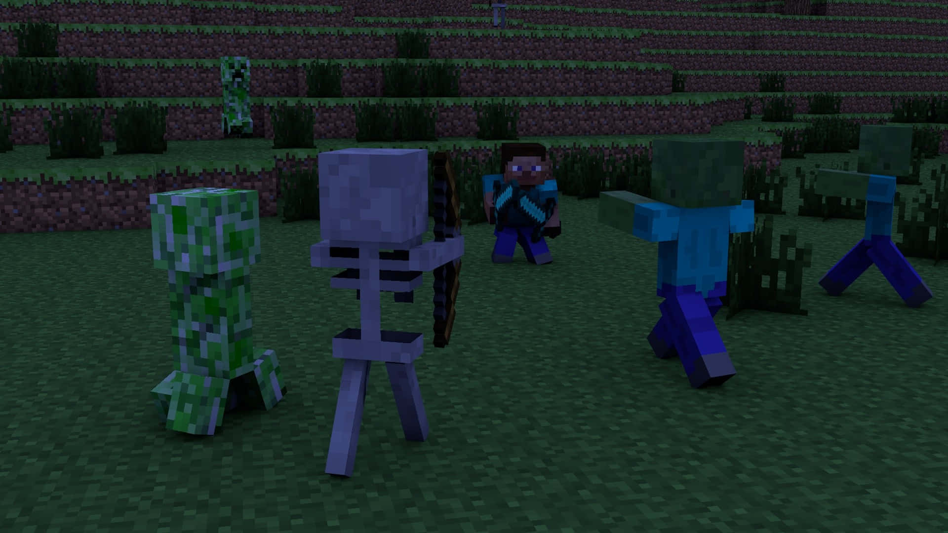 Minecraft Fight 桌布 壁紙 — Minecraft玩家在夜晚的像素化草地上對抗苦力怕、骷髏和殭屍。