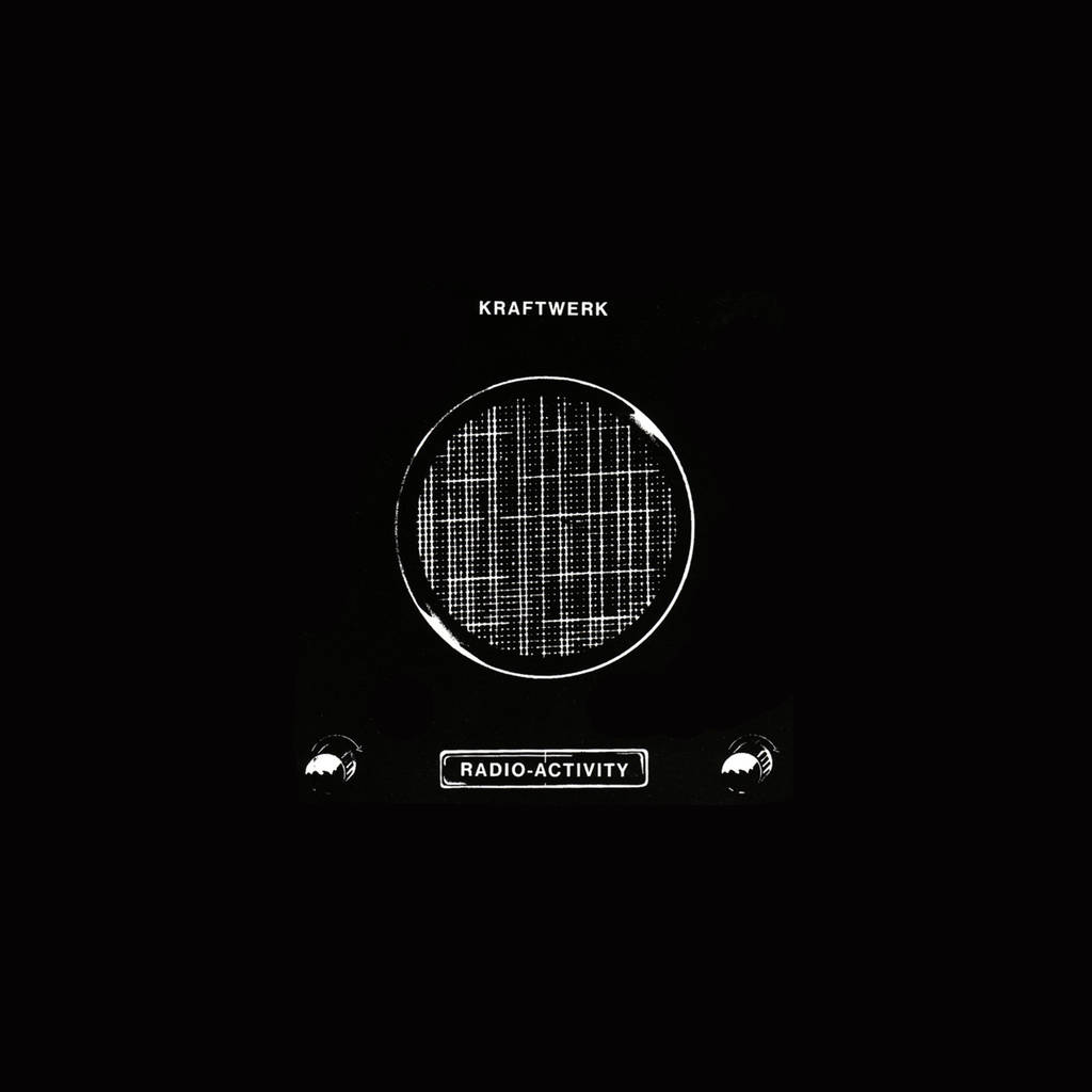 band 桌布 壁紙 — Kraftwerk《Radio-Activity》的極簡黑白專輯封面，特色是圓形網格圖案和耳機圖示。