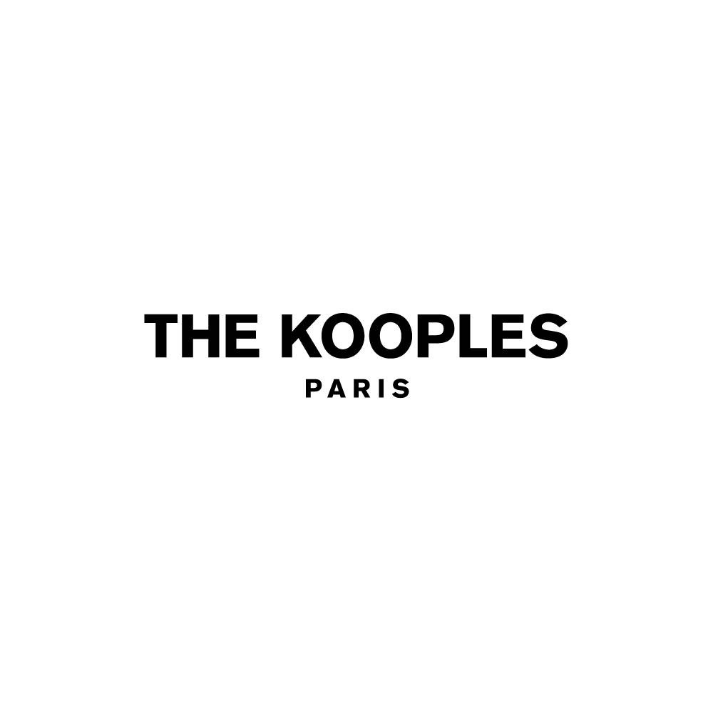 品牌 桌布 壁紙 — The Kooples Paris 的簡約黑色文字標誌，居中於純白色背景上。