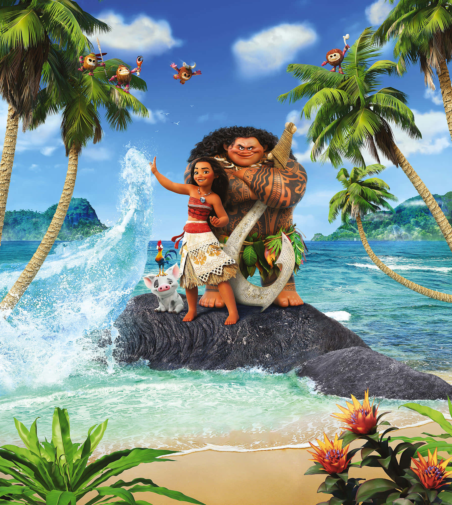 海洋奇緣 桌布 壁紙 — Moana 和 Maui 勝利地站在岩石上，海浪在他們周圍拍打，明亮的藍天下有棕櫚樹和頑皮的猴子。