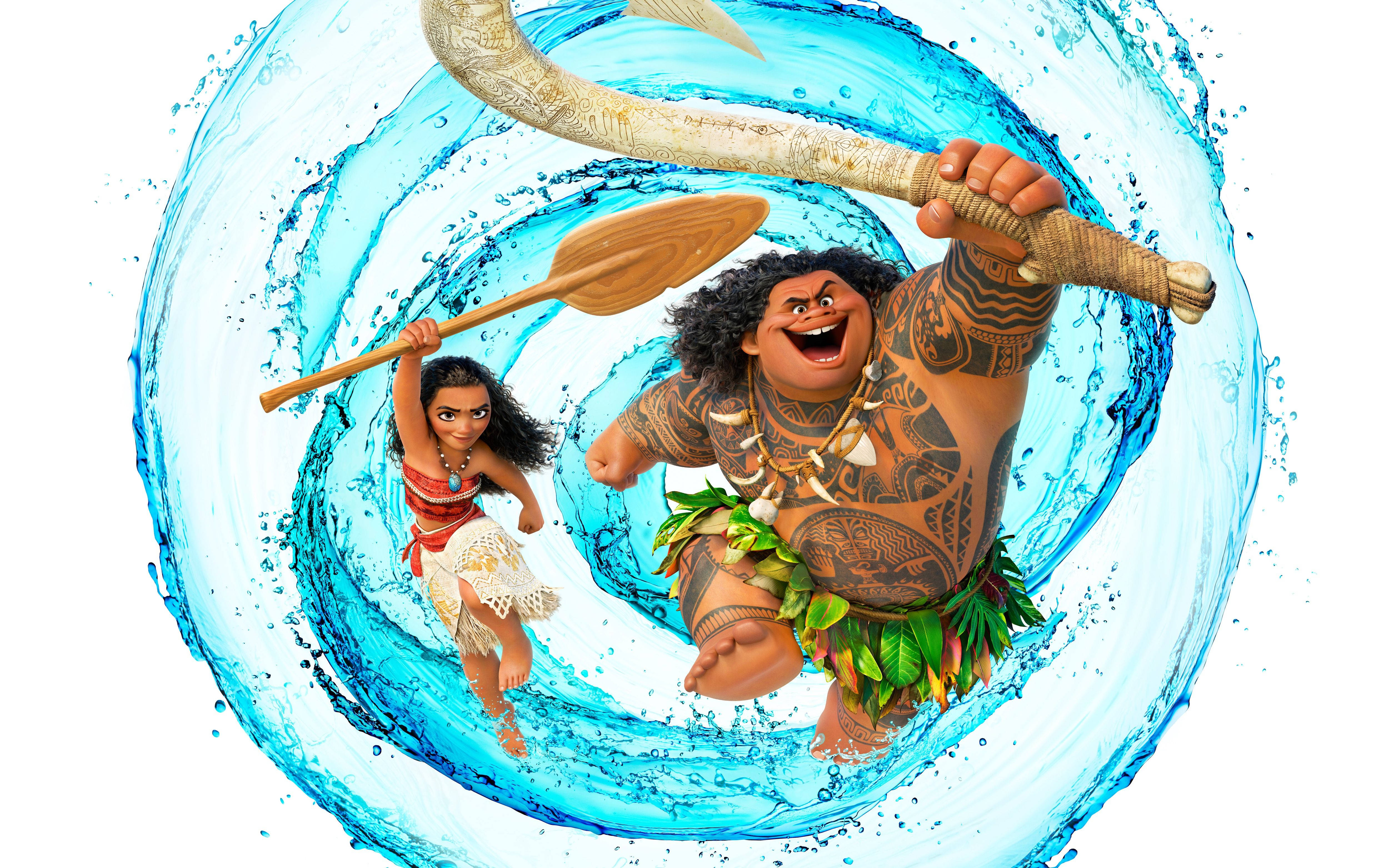 Moana 桌布 壁紙 — Moana 和 Maui 帶著歡樂的能量，穿過旋轉的鮮藍色水漩渦，展現傳統波利尼西亞紋身和服飾。