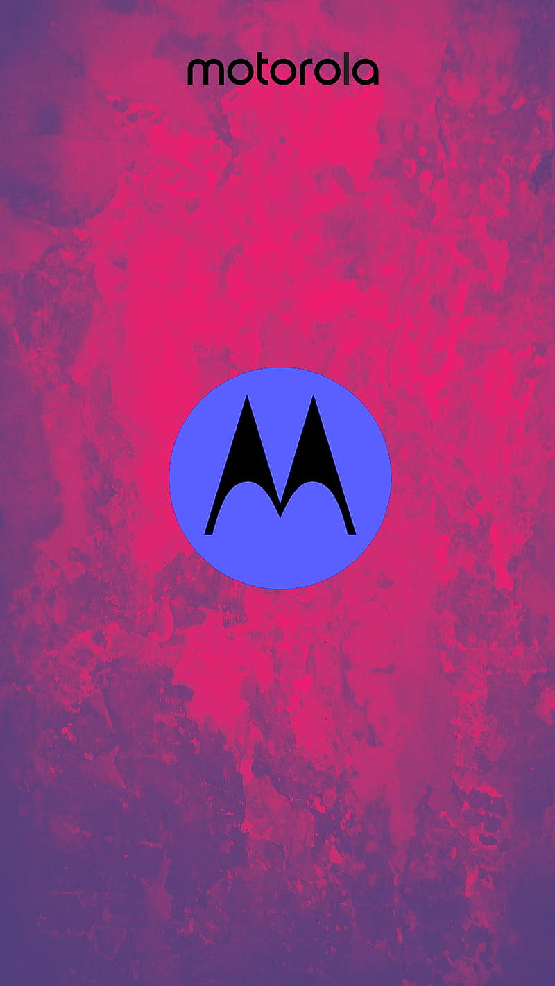 摩托羅拉 桌布 壁紙 — Motorola 標誌位於藍色圓圈內，居中於充滿活力的紋理粉紅和紫色背景上。