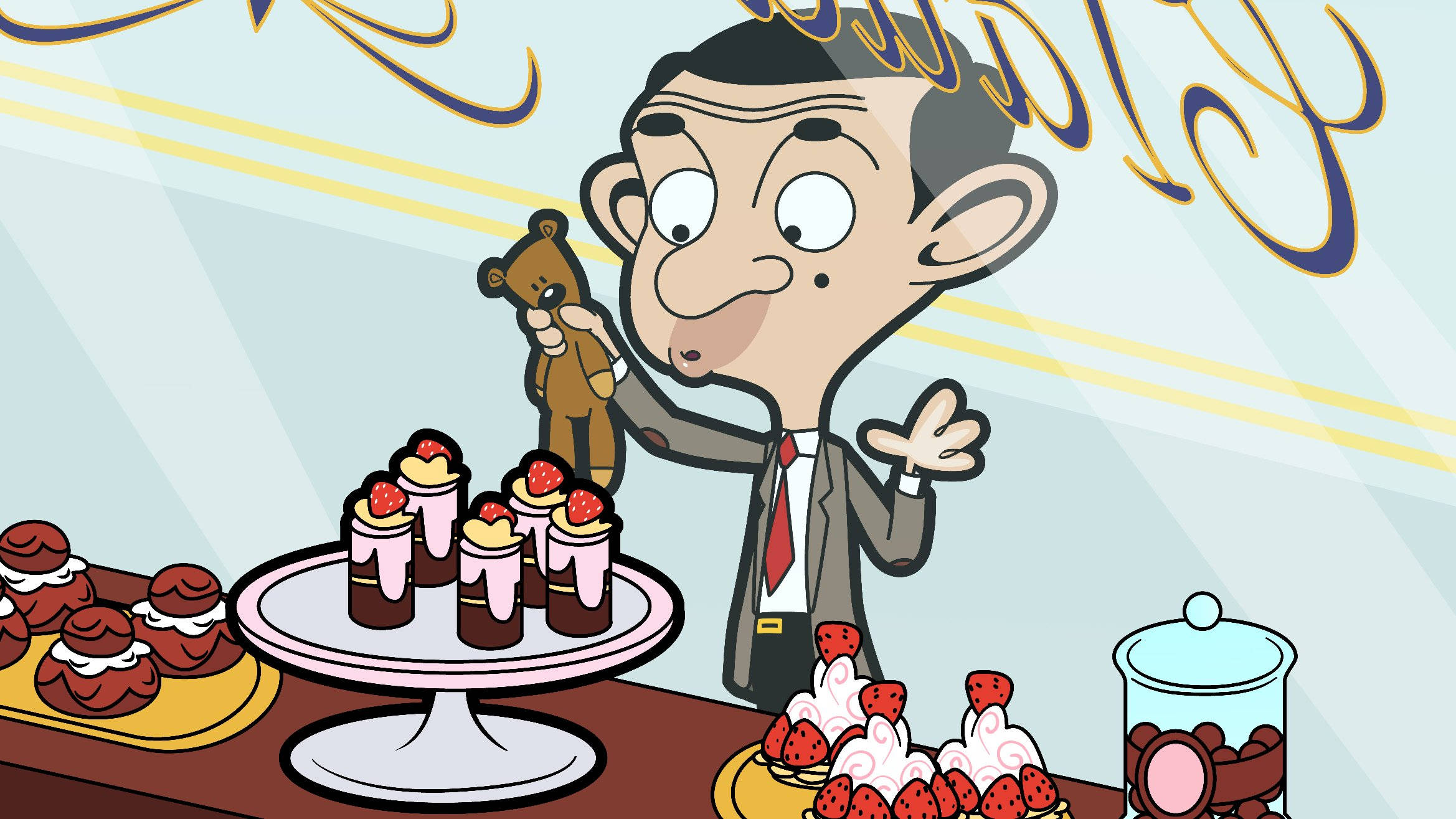 豆豆先生 桌布 壁紙 — Mr Bean 在卡通麵包店場景中，在放滿草莓甜品的桌子旁邊抱著一隻泰迪熊。