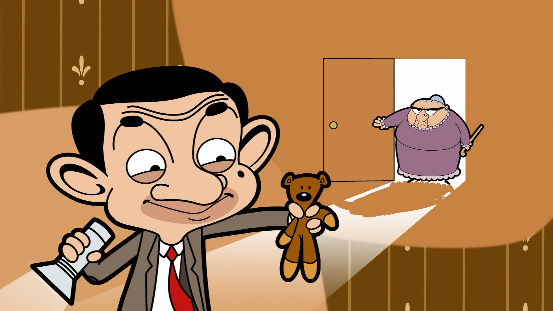 Mr Bean 桌布 壁紙 — Mr Bean 抱著一隻泰迪熊和手電筒，他的母親從他身後的門口怒氣沖沖地衝進來。