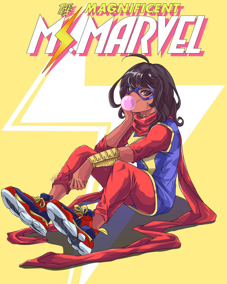 驚奇少女 桌布 壁紙 — Ms Marvel 隨意地坐著，穿著紅藍超級英雄服，在搶眼的黃色閃電背景下吹著泡泡糖。
