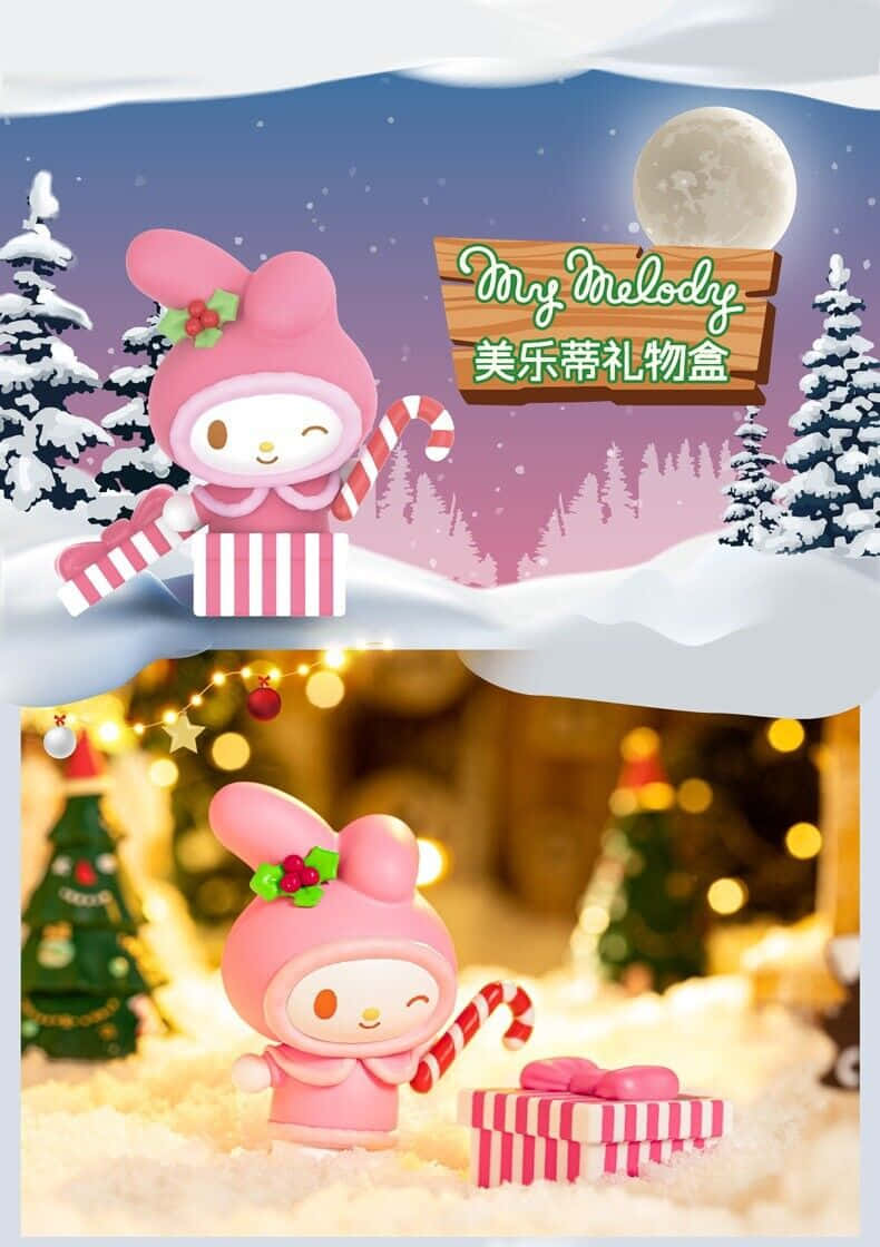  壁紙 — My Melody 穿著粉紅色冬季服裝，在雪地月光下的樹旁，拿著糖果手杖，旁邊有一個條紋禮物盒。