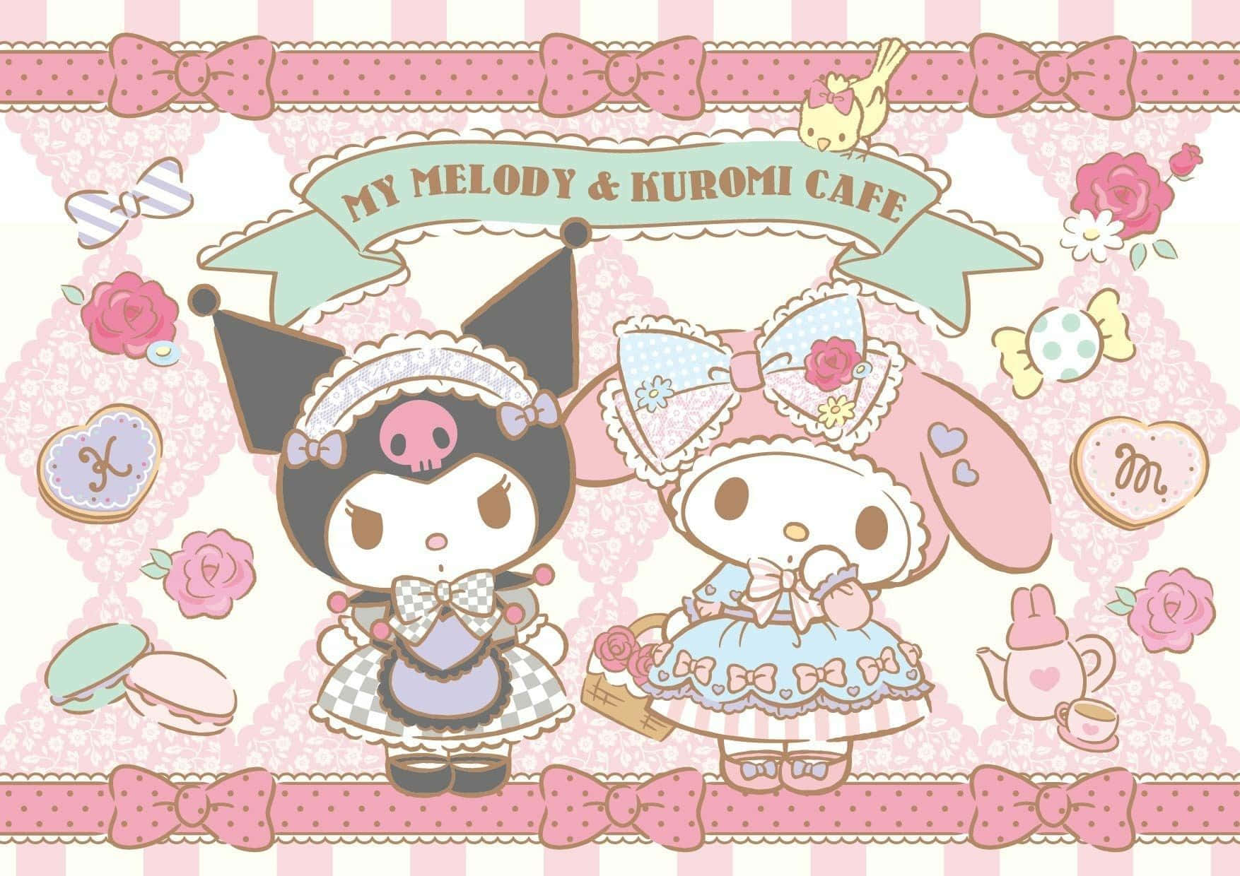庫洛米 桌布 壁紙 — My Melody 和 Kuromi 穿著可愛的咖啡廳服裝，被粉紅色蝴蝶結、玫瑰和粉彩甜品包圍在蕾絲背景上。