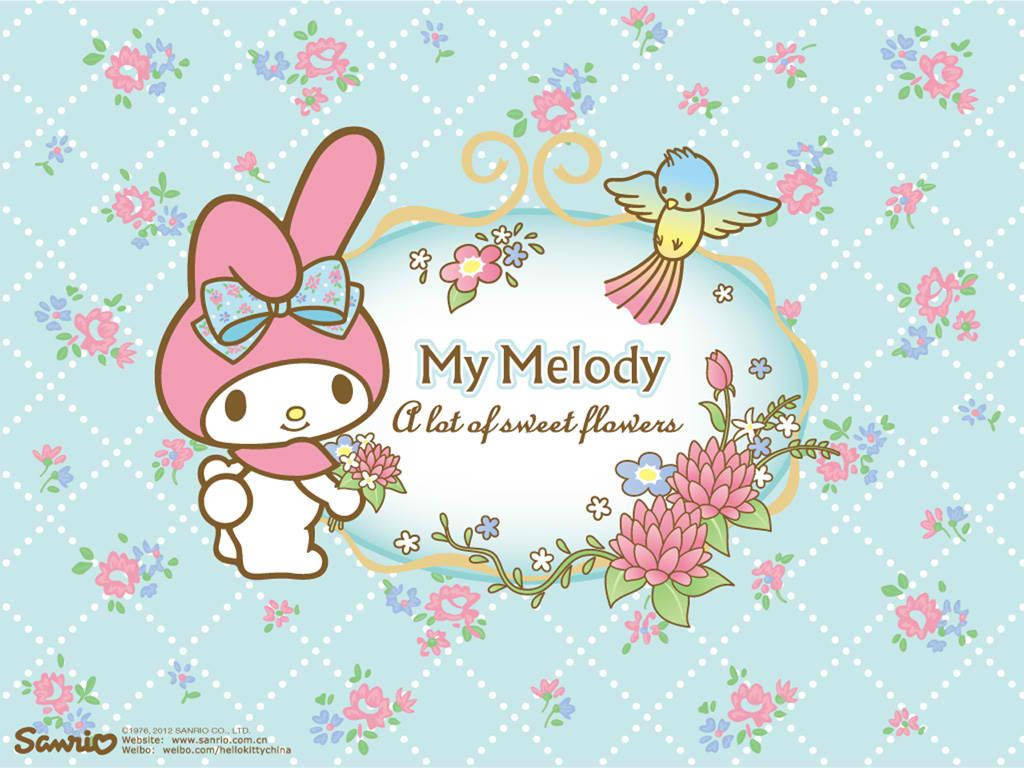 sanrio 桌布 壁紙 — My Melody 拿著花，旁邊有一隻鳥，背景是花卉圖案，柔和粉彩色調。