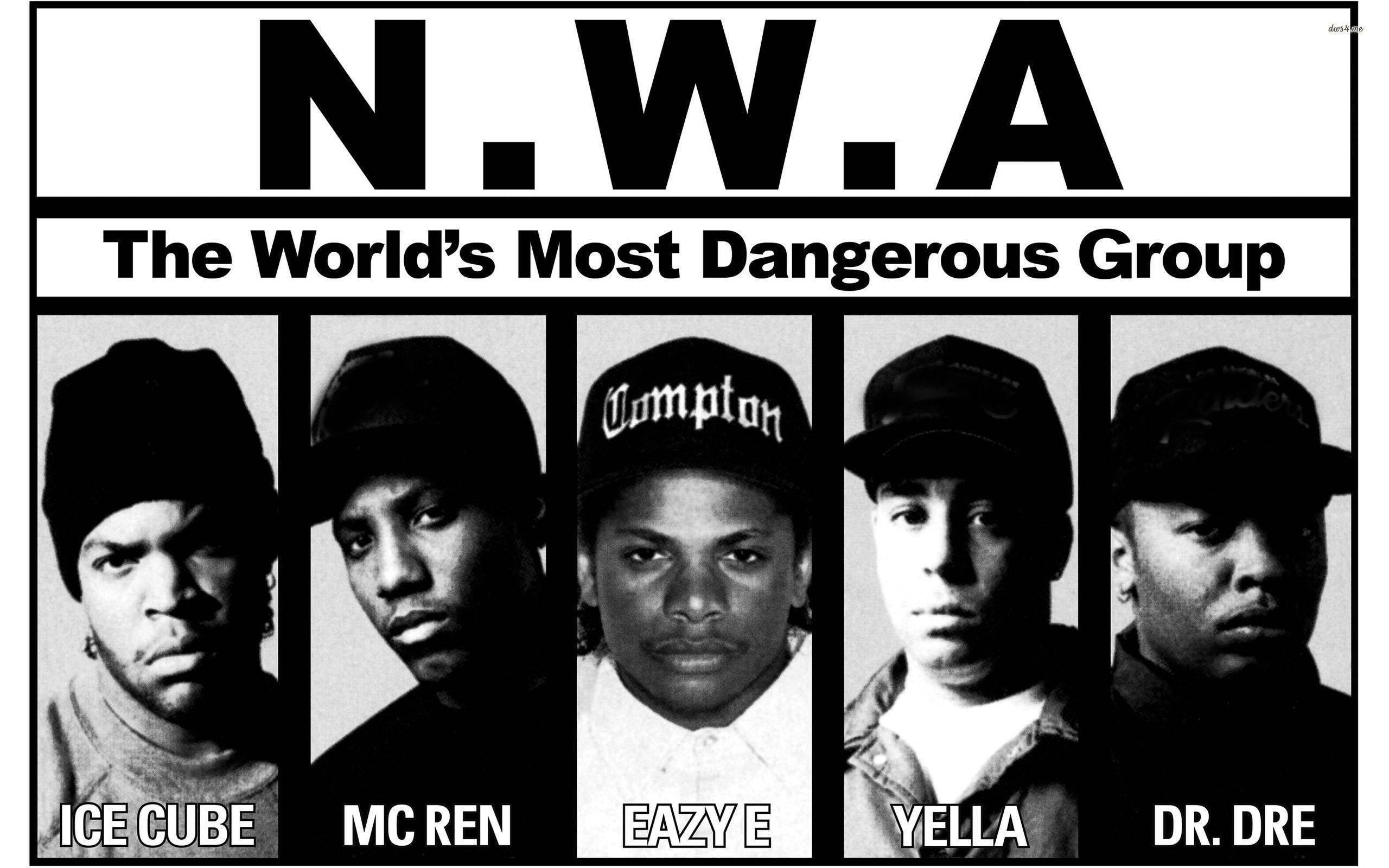 Ice Cube 桌布 壁紙 — N.W.A 的黑白海報，粗體文字宣稱他們是「The World's Most Dangerous Group」，上方是五位成員嚴肅的肖像。
