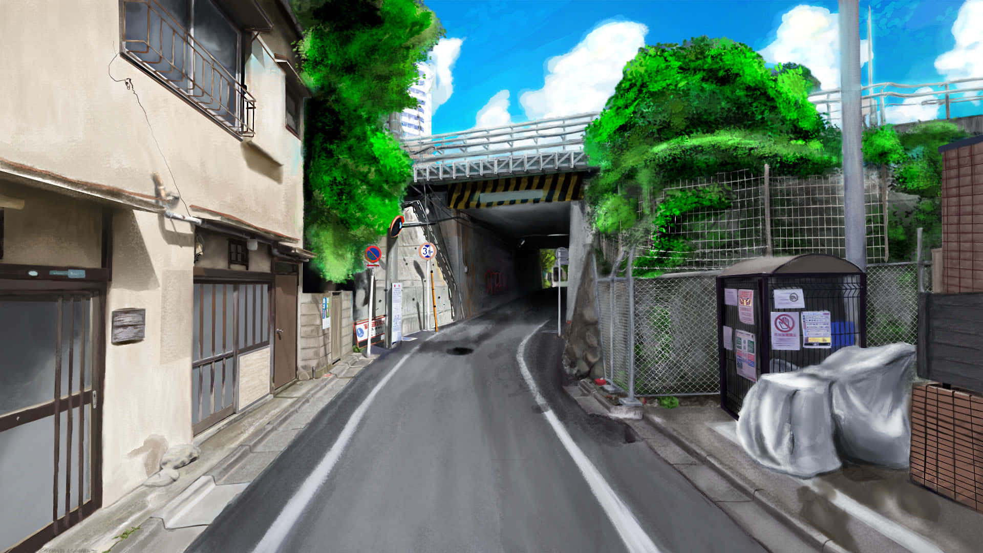  壁紙 — 一條狹窄的城市街道彎向隧道，上方是明亮的藍天，有蓬鬆的雲朵和兩旁茂密的綠樹。