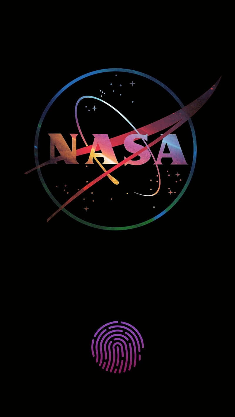 iPhone 桌布 壁紙 — NASA標誌，帶有彩虹漸層和星星，黑色背景，下方有紫色指紋。