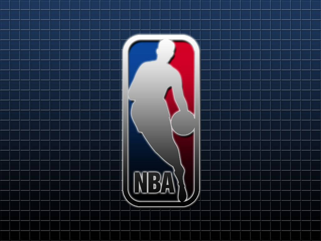 NBA標誌，籃球運動員剪影，藍紅網格背景。