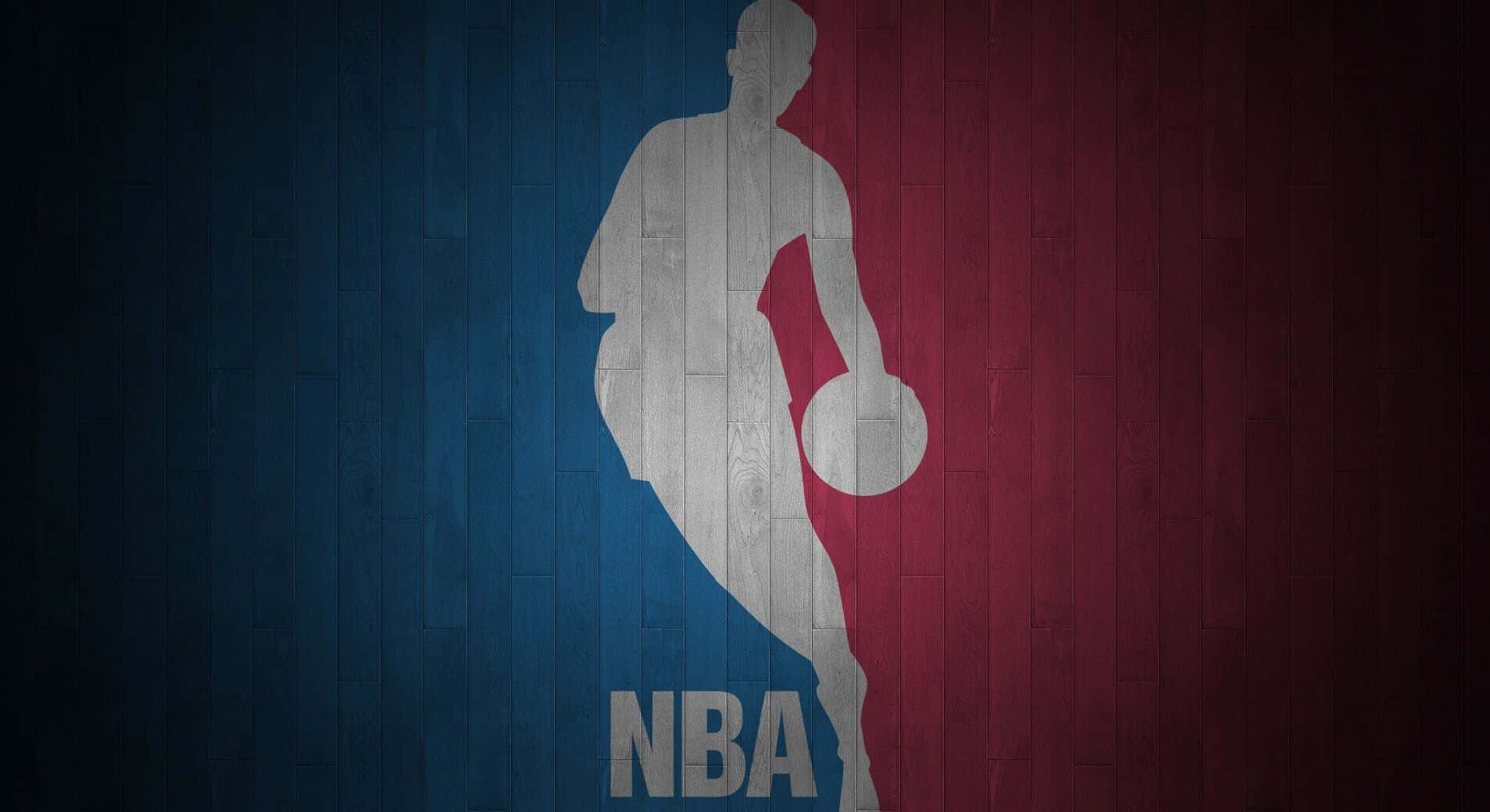 NBA標誌剪影，一名籃球運動員在木質球場背景上。 — NBA 壁紙